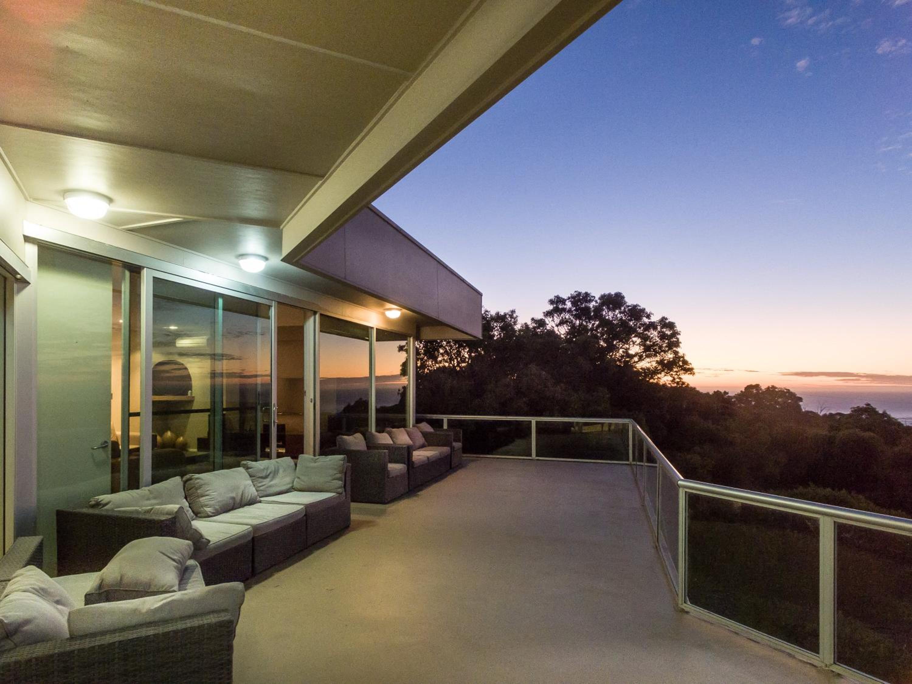 Horizons House - spacious, ocean + bush views, peaceful