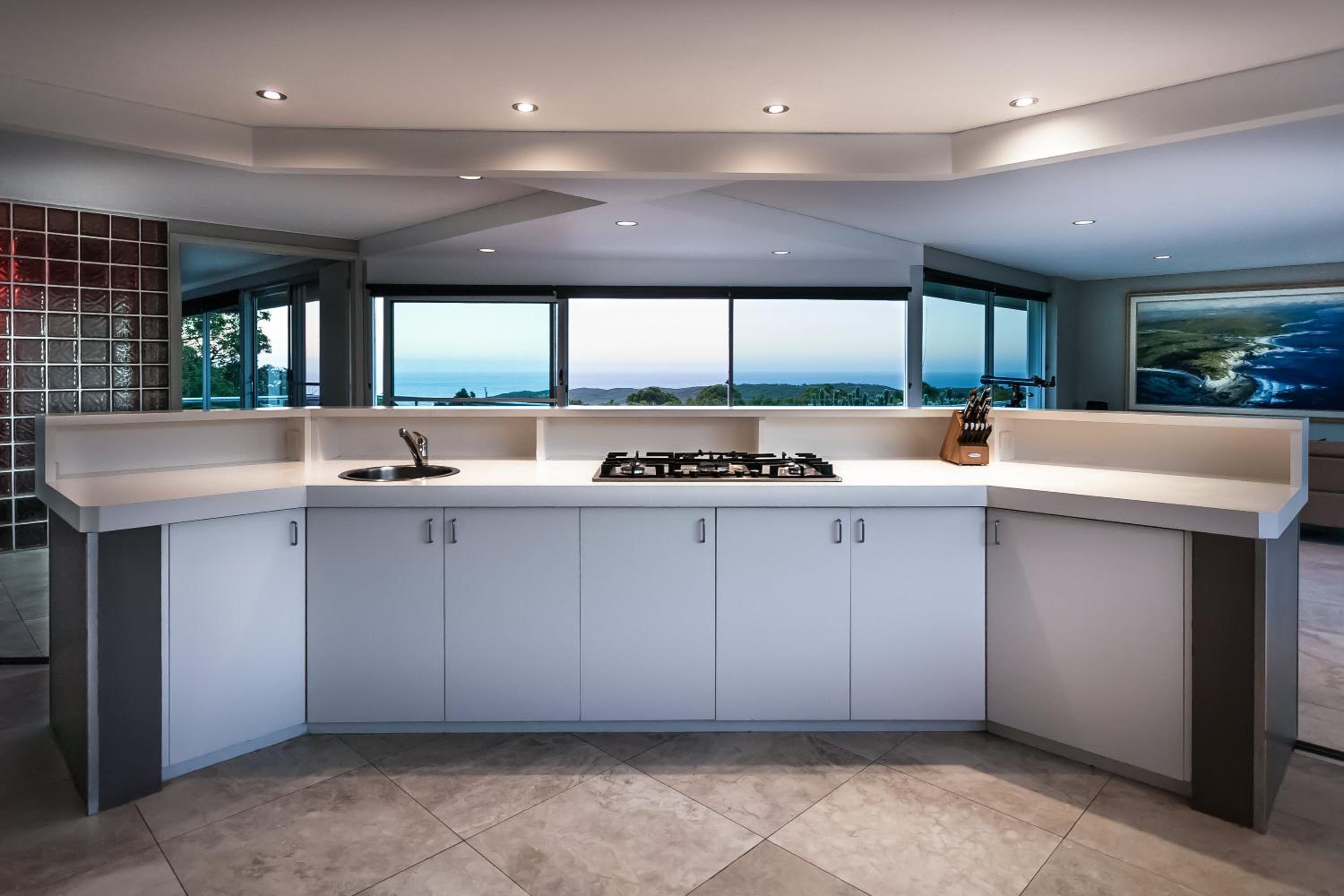 Horizons House - spacious, ocean + bush views, peaceful