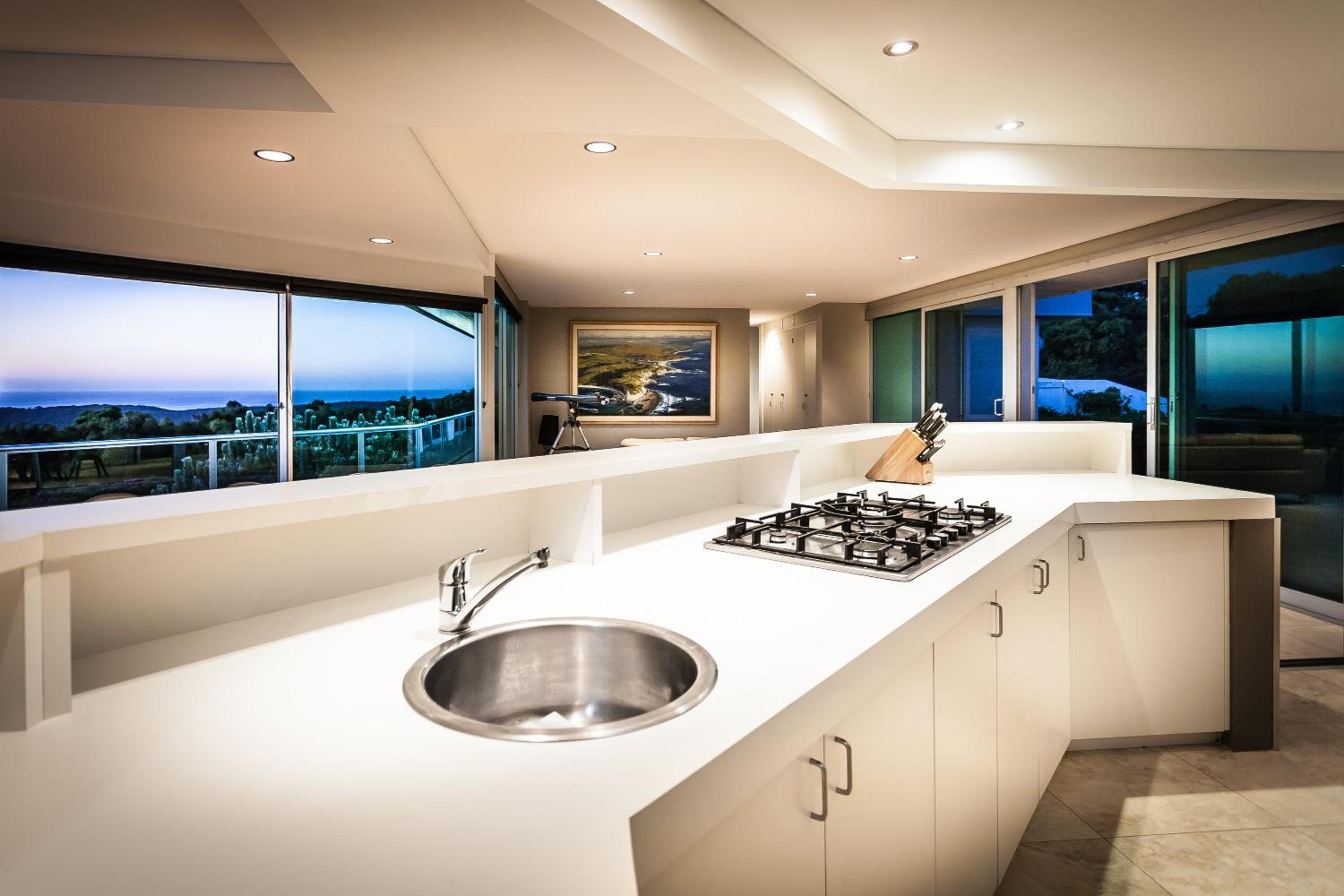 Horizons House - spacious, ocean + bush views, peaceful