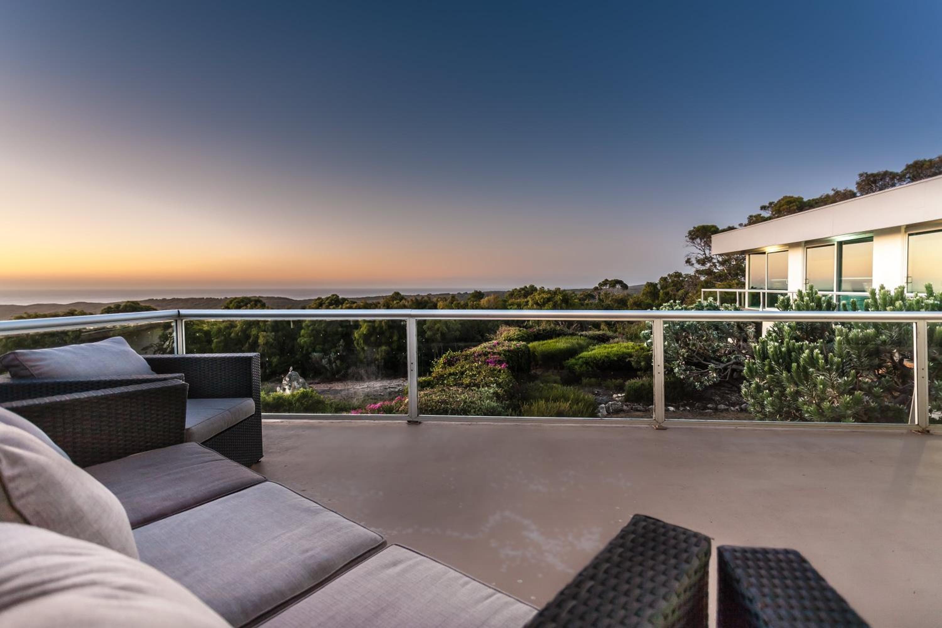Horizons House - spacious, ocean + bush views, peaceful
