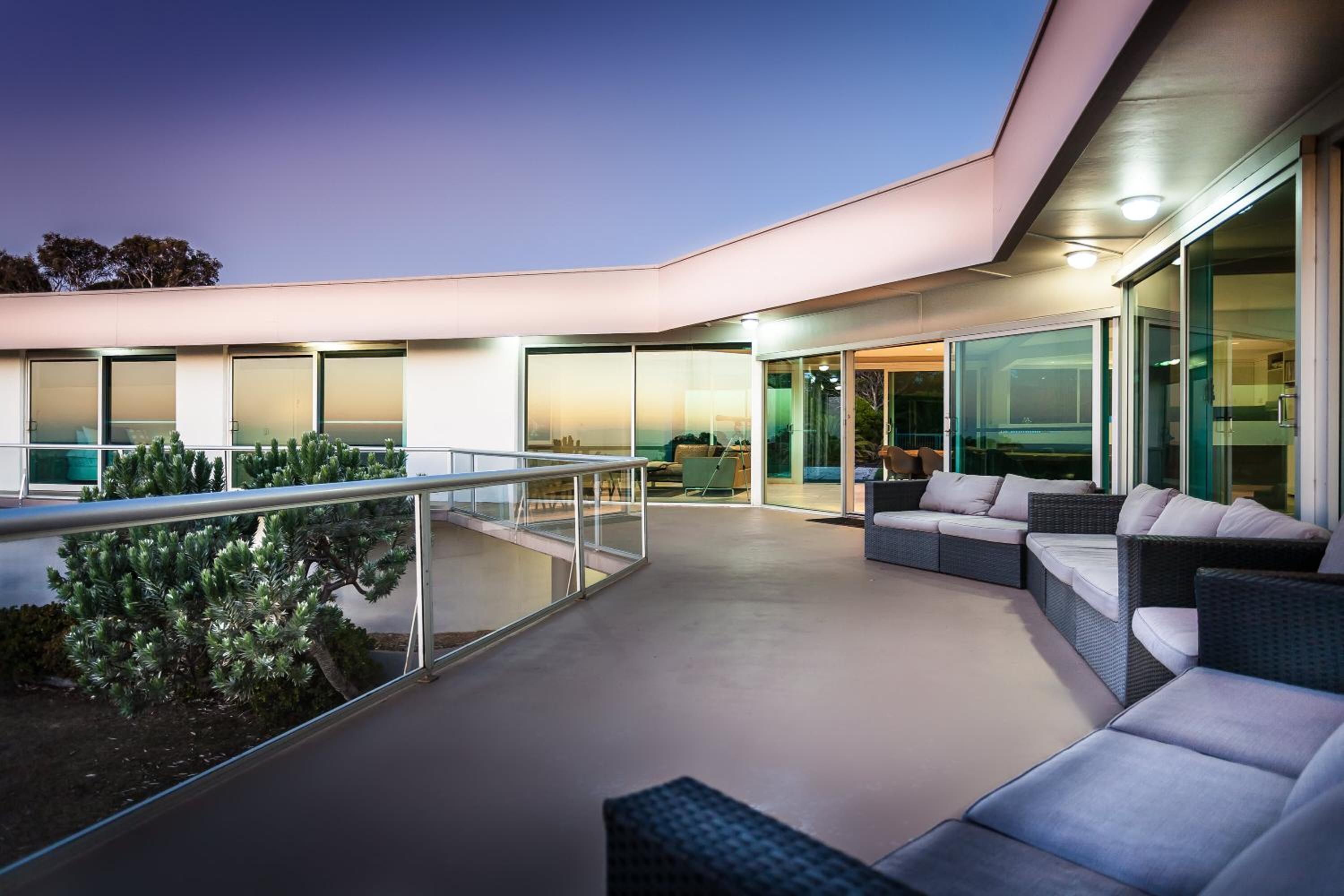 Horizons House - spacious, ocean + bush views, peaceful