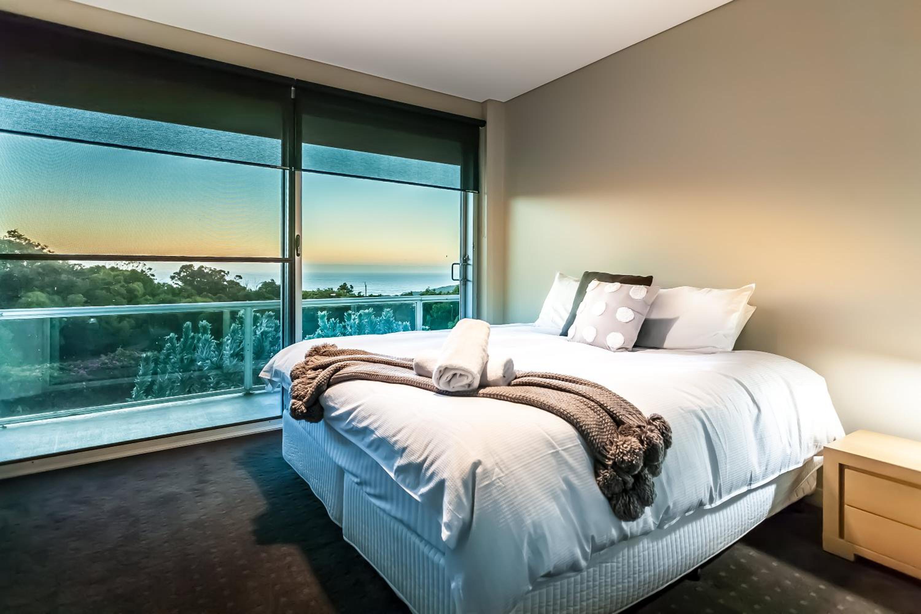 Horizons House - spacious, ocean + bush views, peaceful