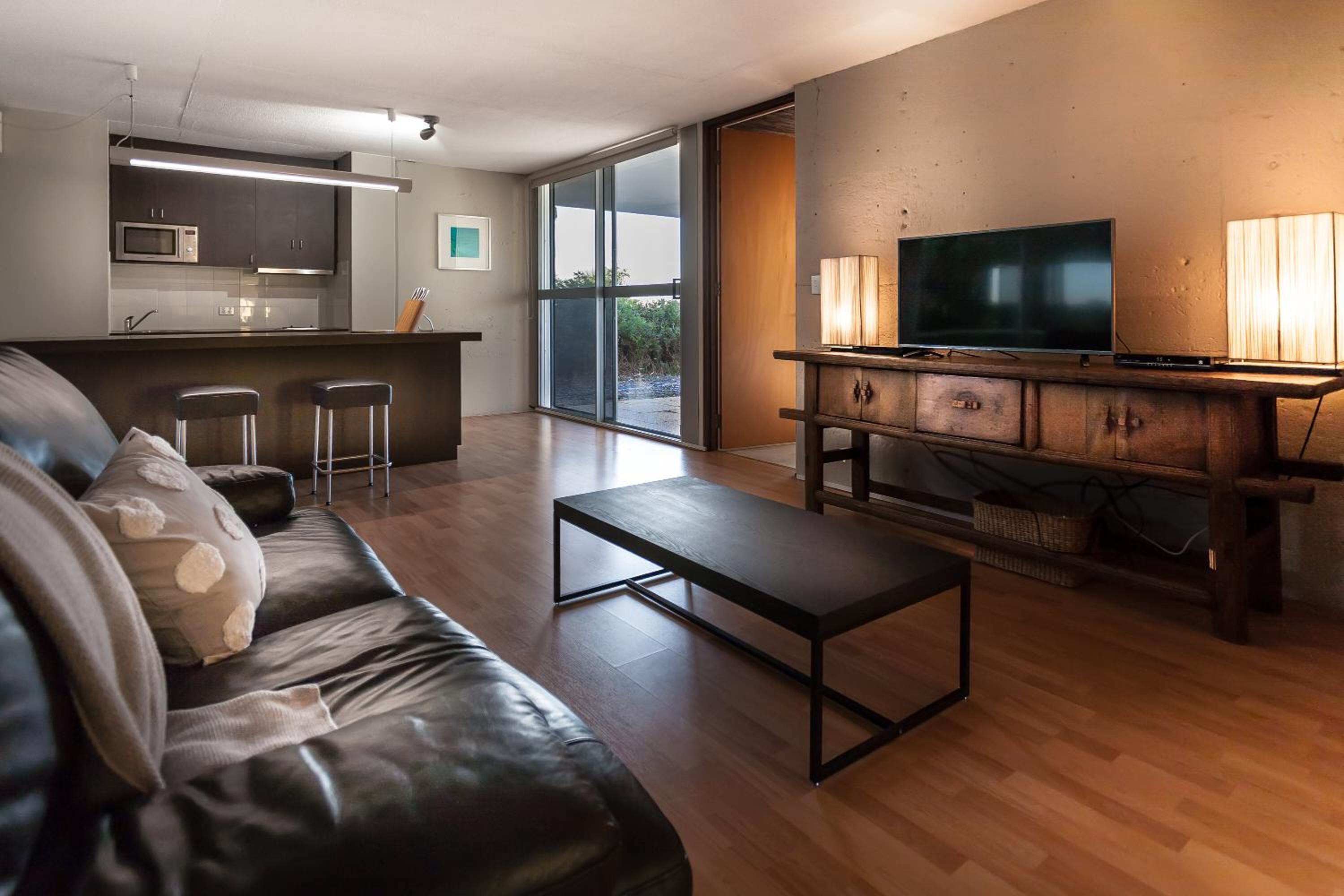 Horizons House - spacious, ocean + bush views, peaceful