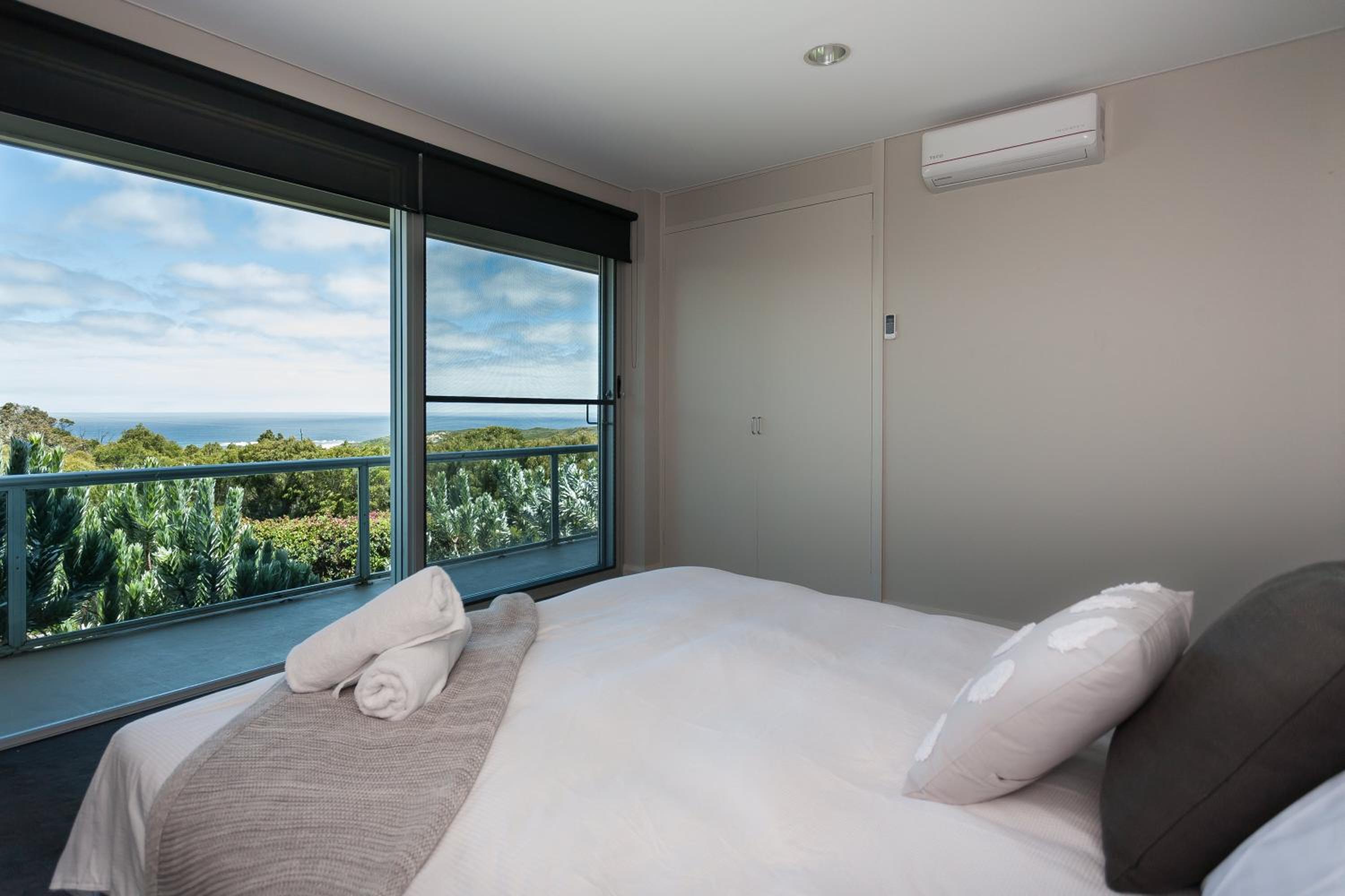 Horizons House - spacious, ocean + bush views, peaceful