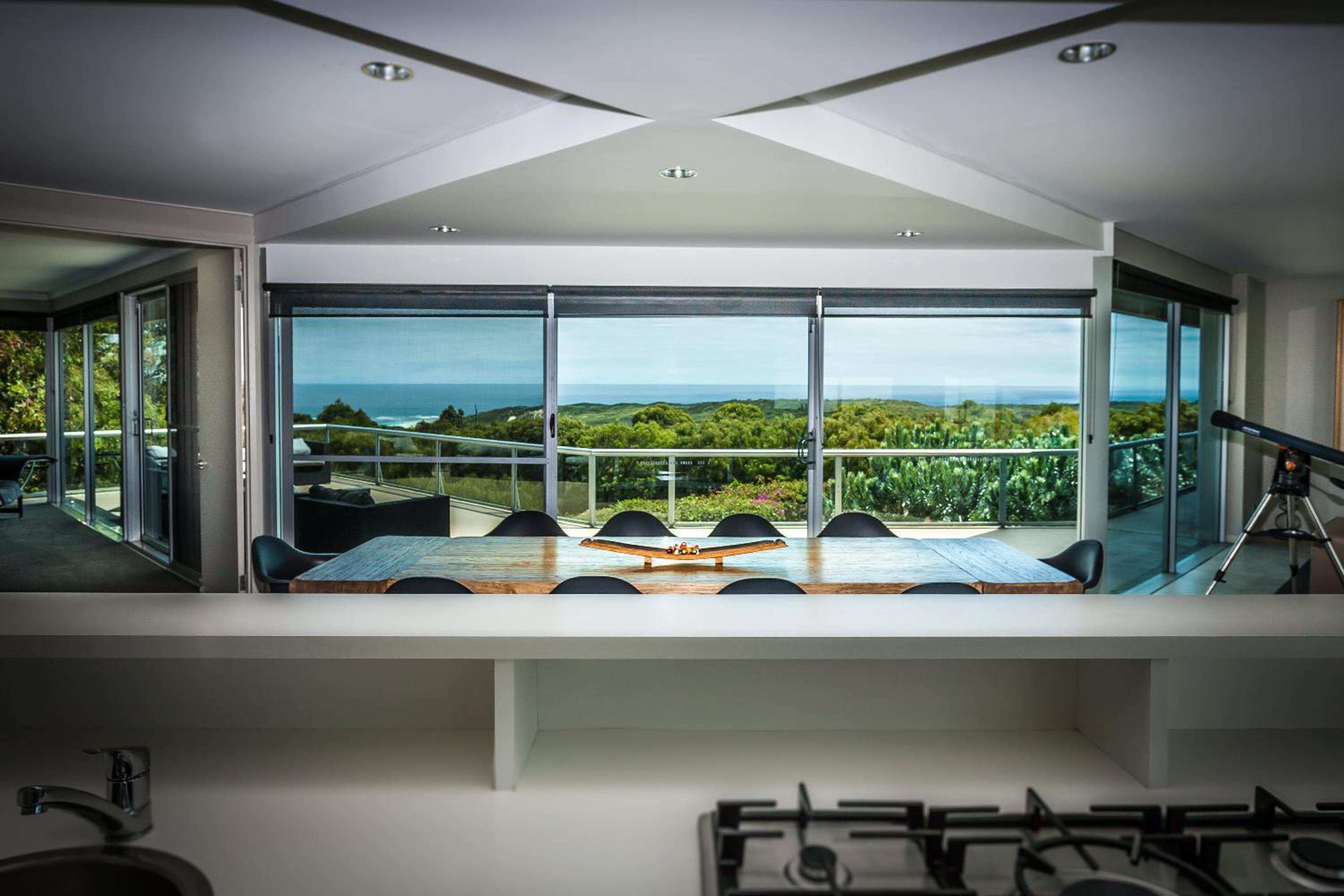Horizons House - spacious, ocean + bush views, peaceful