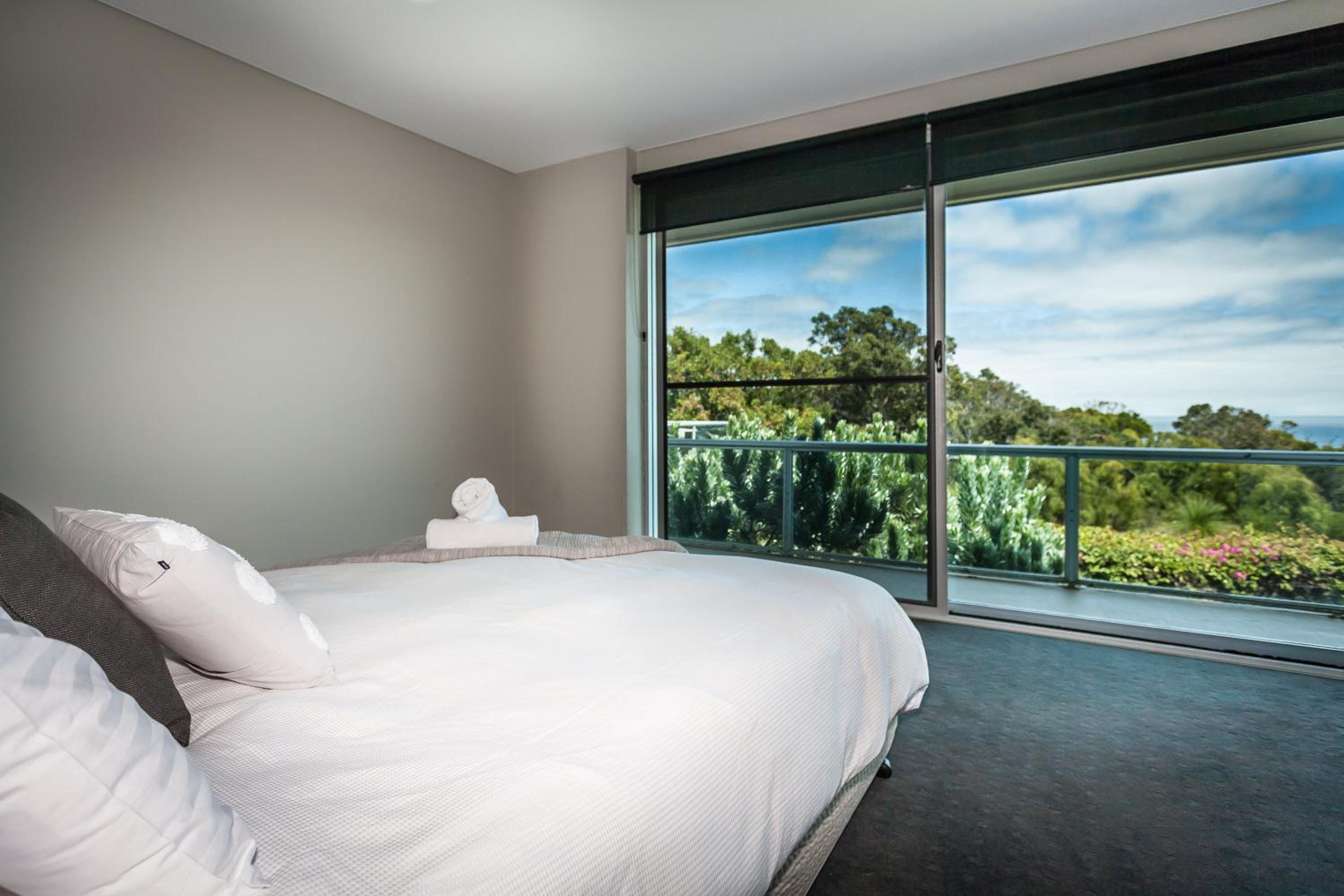 Horizons House - spacious, ocean + bush views, peaceful