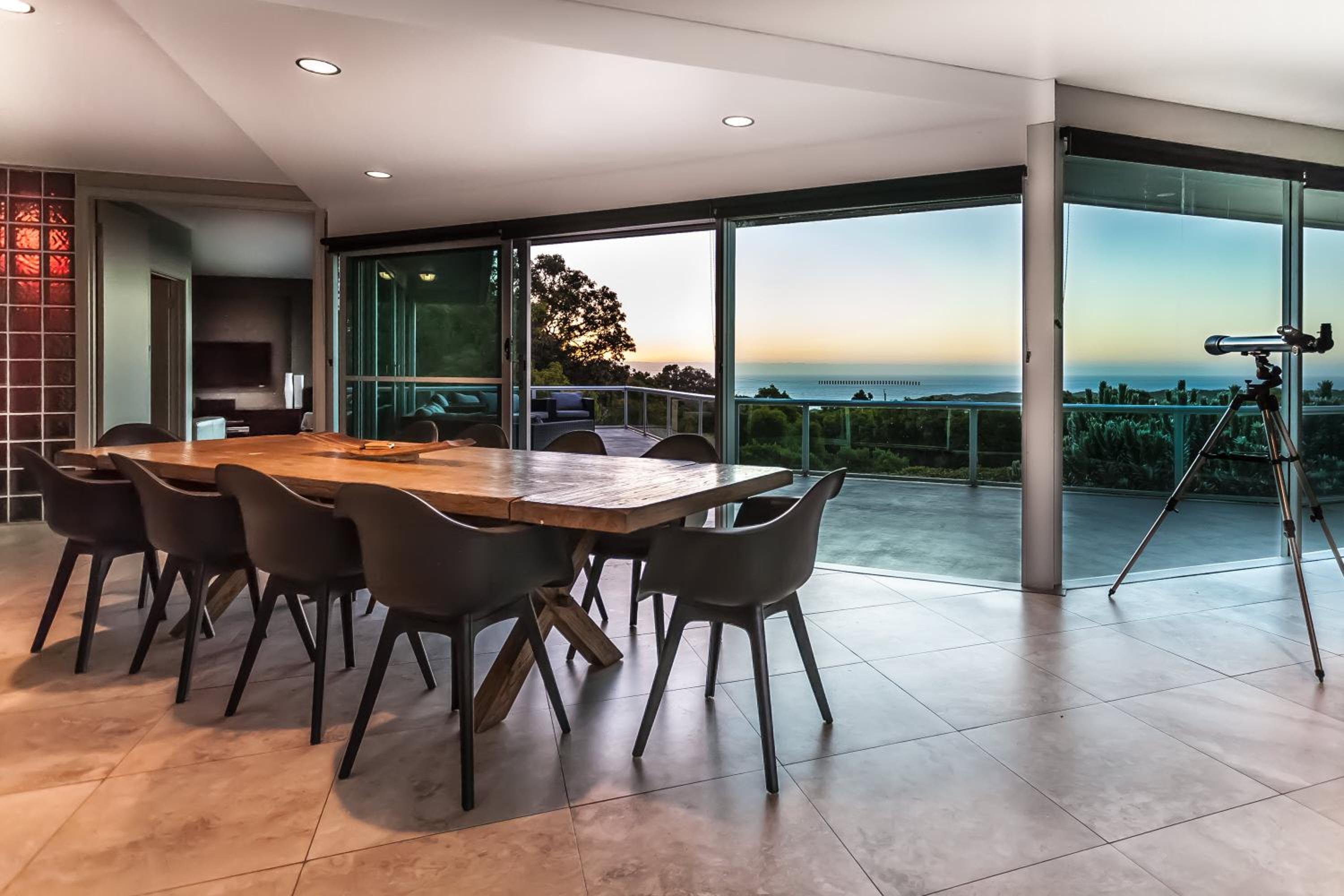 Horizons House - spacious, ocean + bush views, peaceful