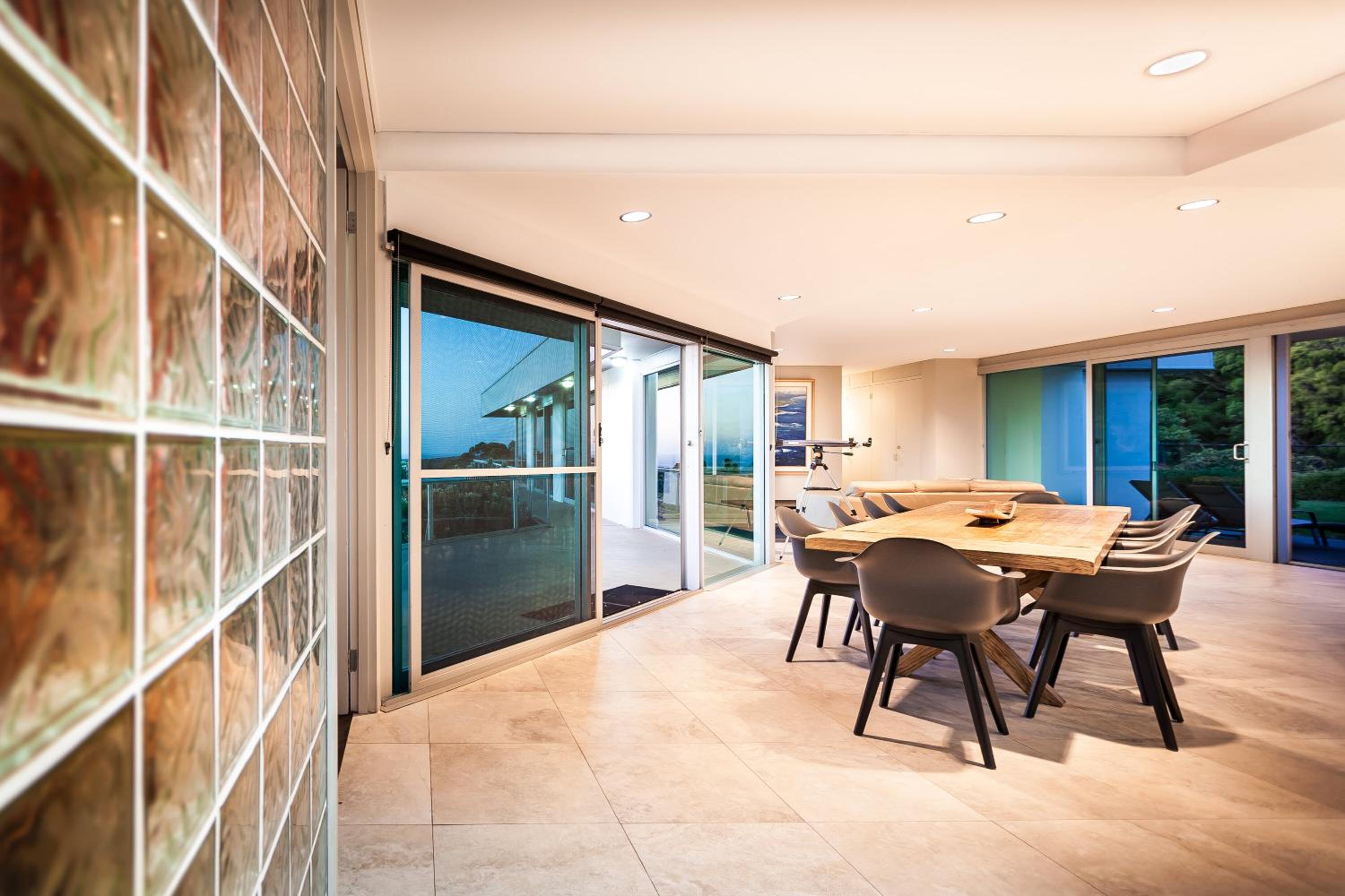 Horizons House - spacious, ocean + bush views, peaceful