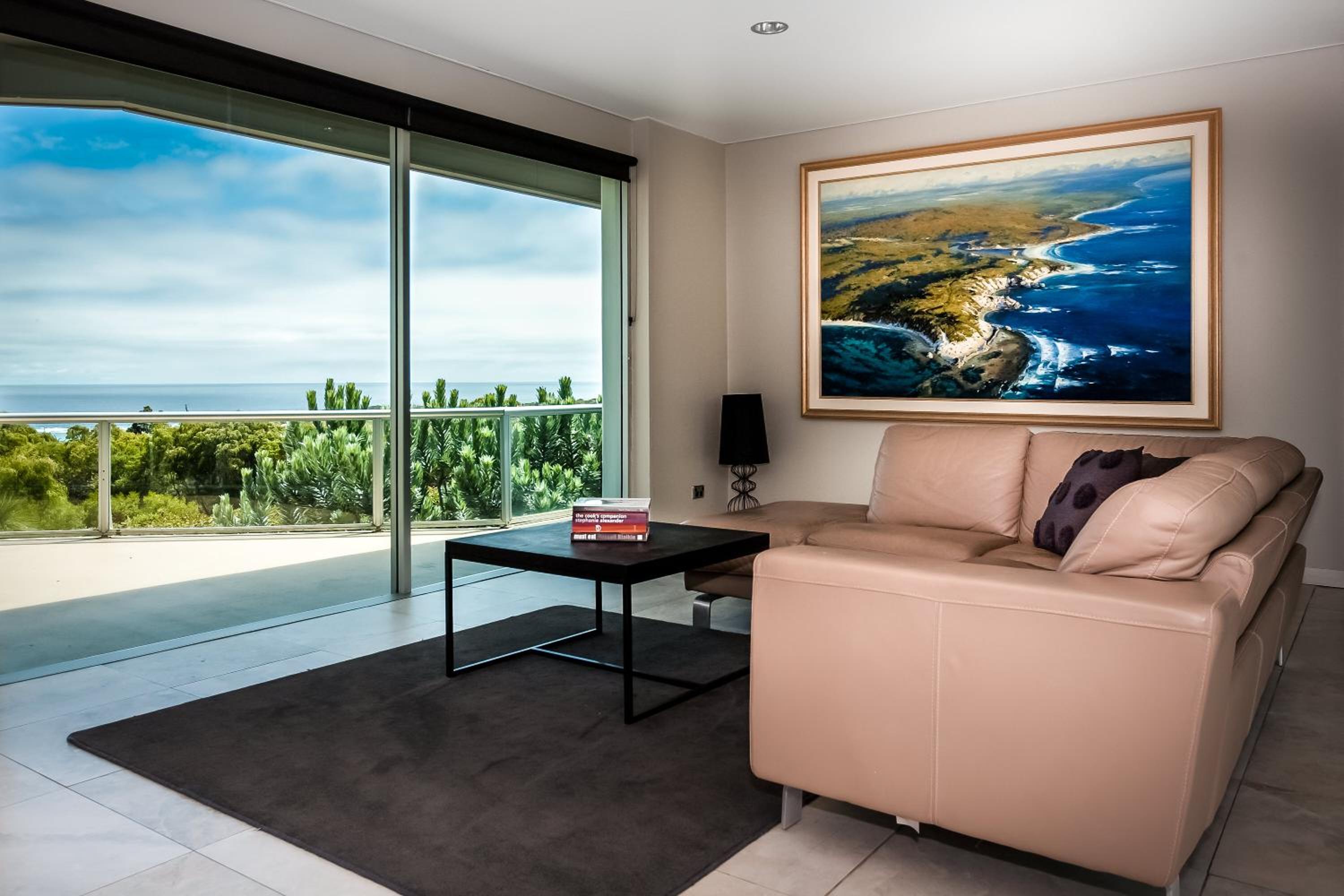 Horizons House - spacious, ocean + bush views, peaceful