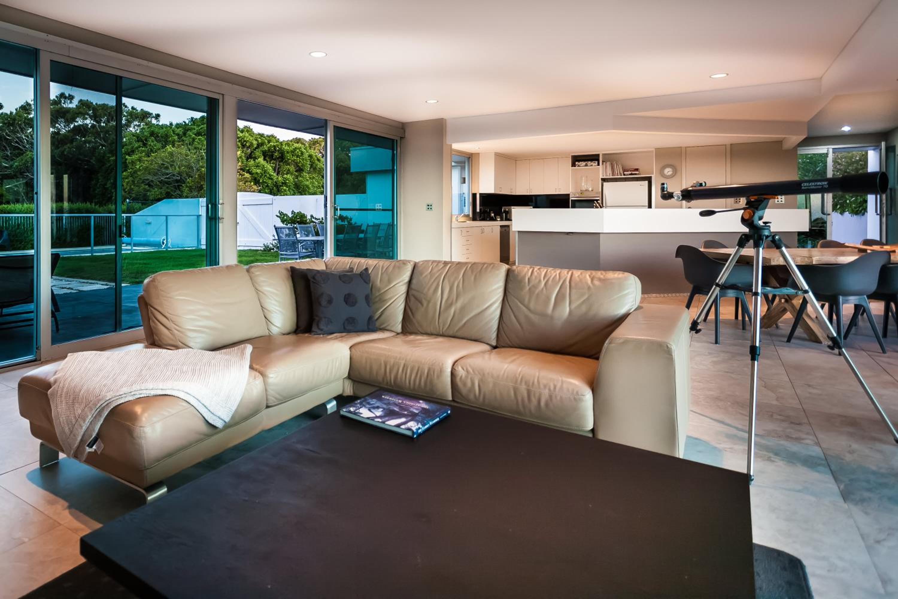 Horizons House - spacious, ocean + bush views, peaceful