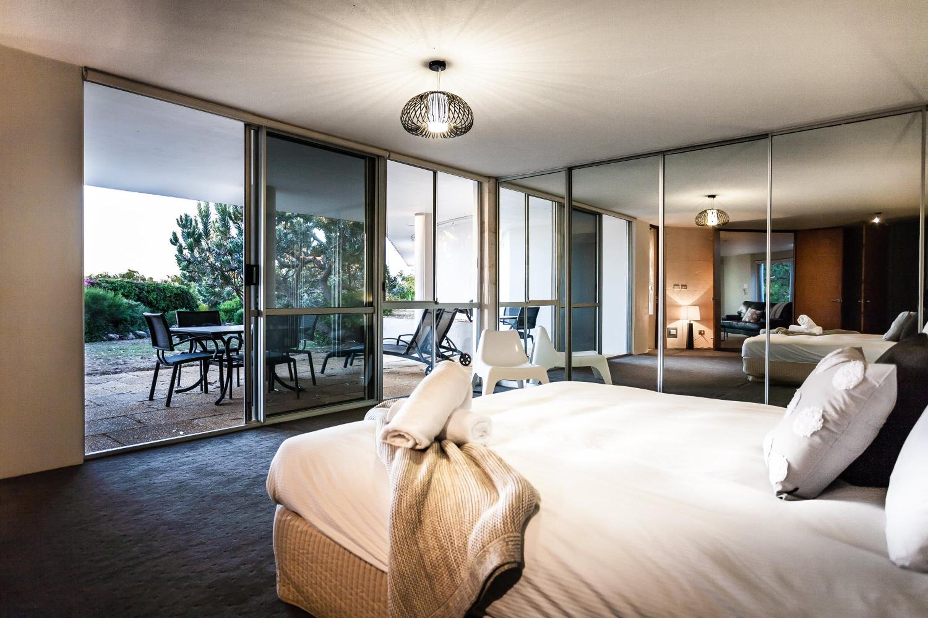 Horizons House - spacious, ocean + bush views, peaceful