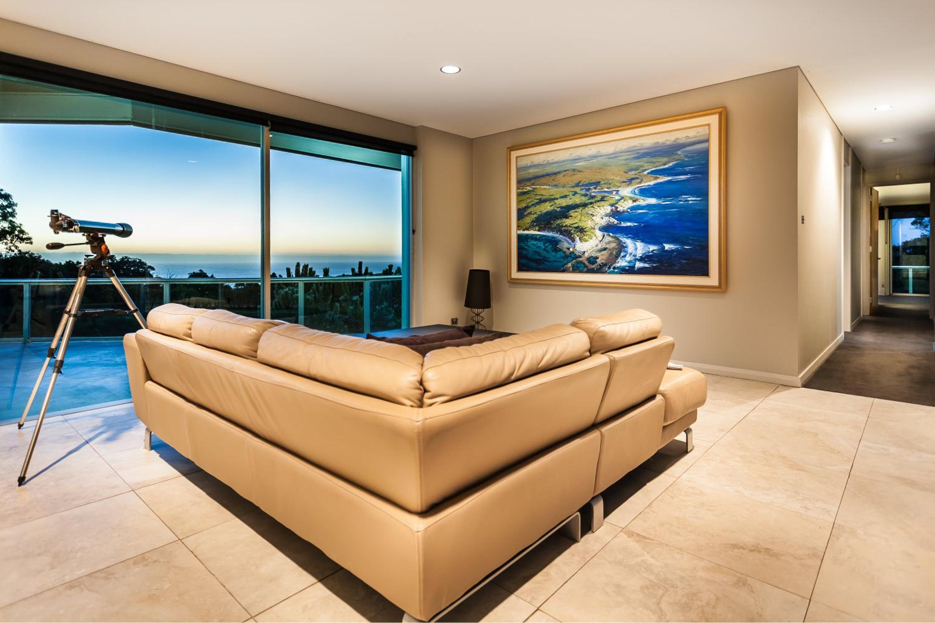 Horizons House - spacious, ocean + bush views, peaceful