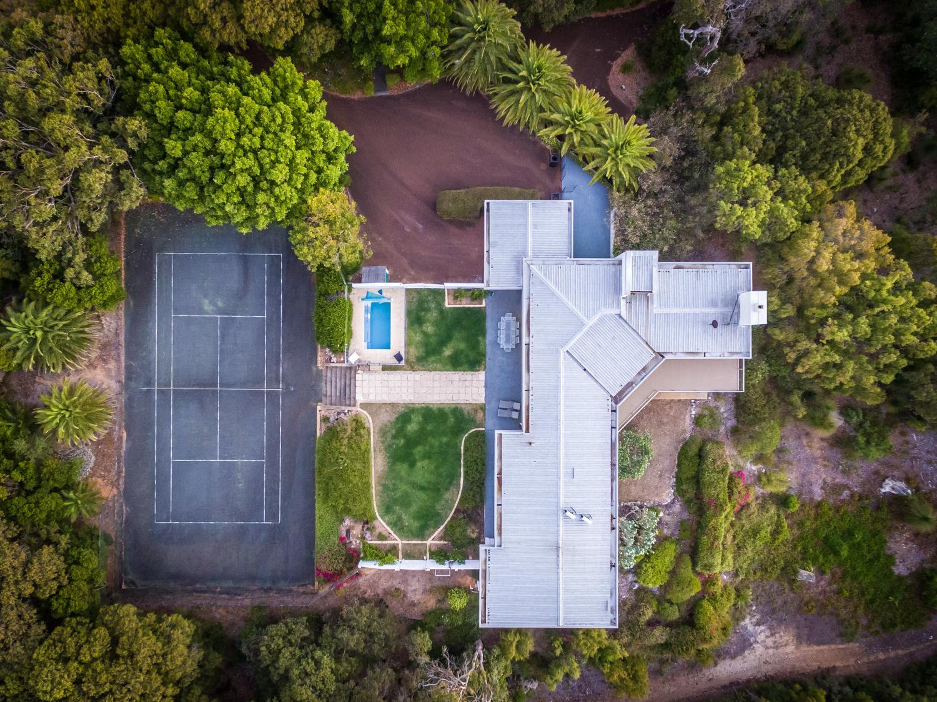 Horizons House - spacious, ocean + bush views, peaceful