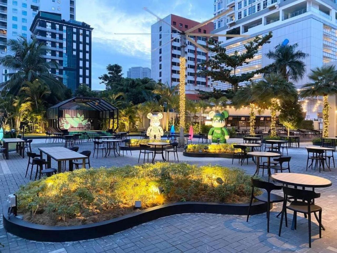 Seaview condo near RF Mall, Food Court & Free Netflix