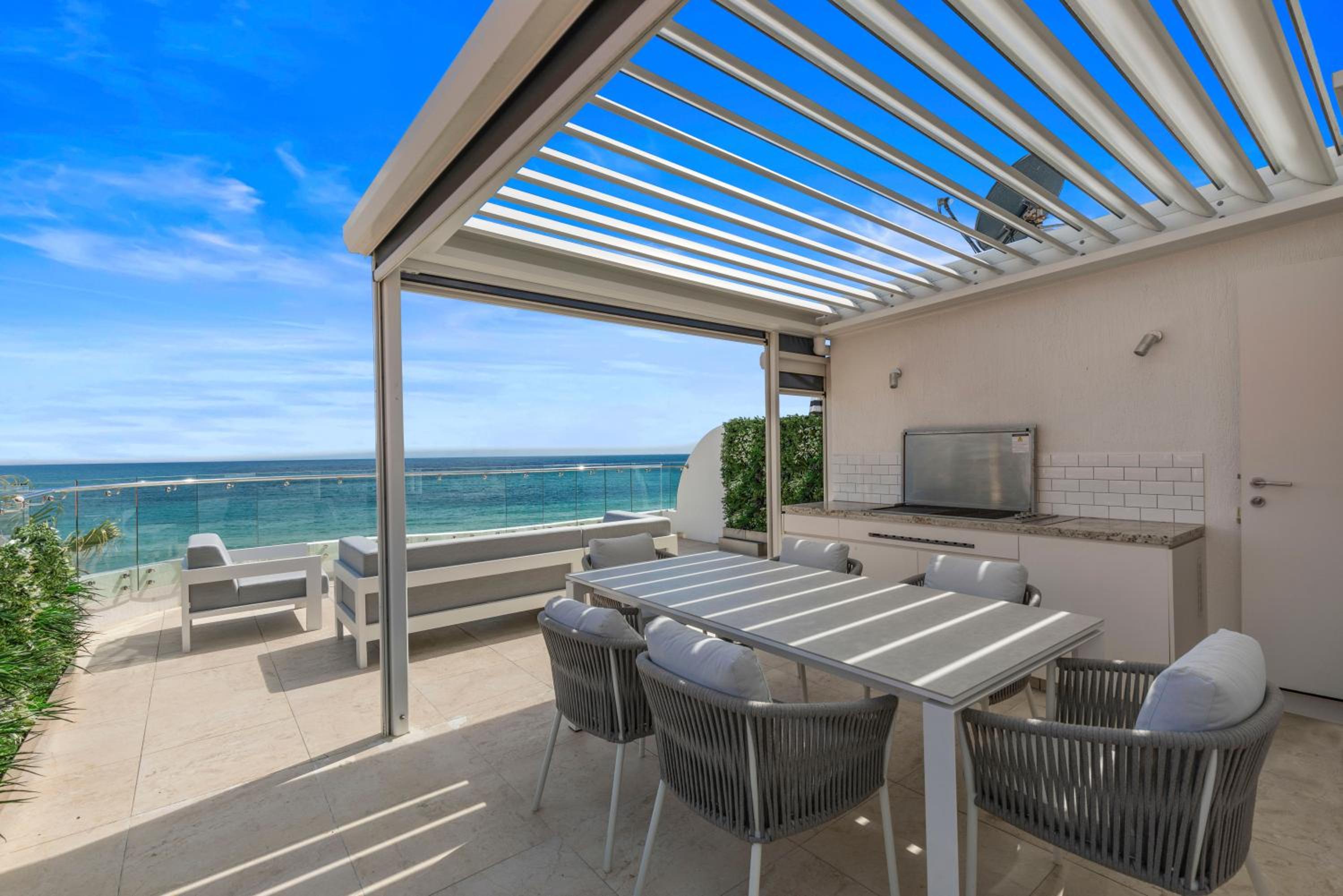 La Mer Apartments