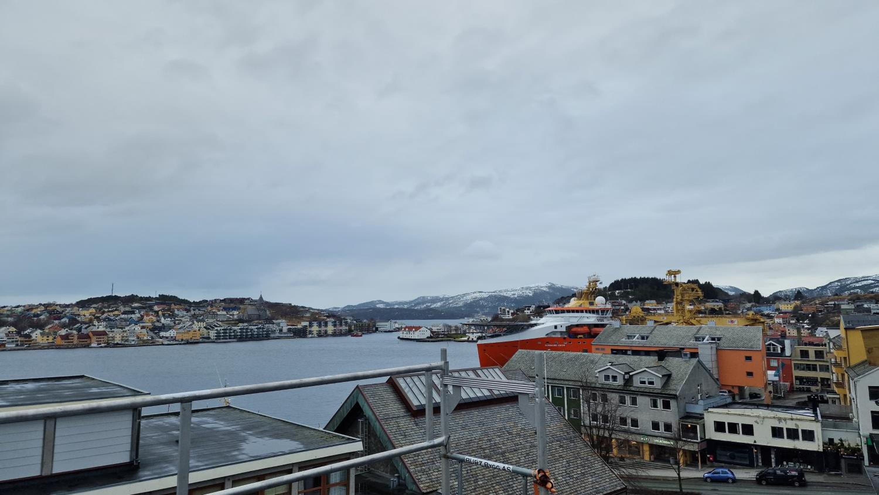 Lovely 2-bedroom loft with panoramic view. view 3