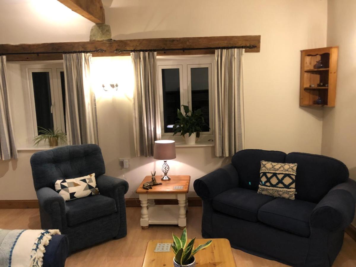 Wagon House, Bookham Court view 5