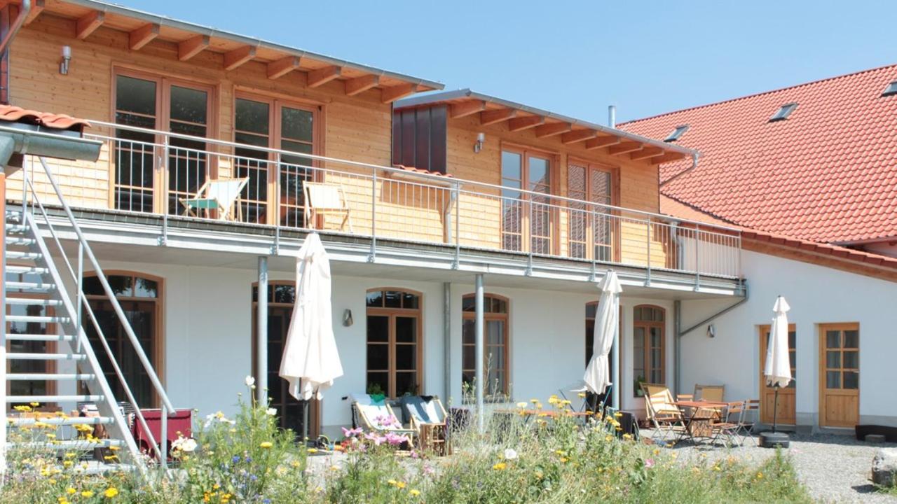 Allgäu Ferienhof Schönberger - Nachhaltige Design Wohnungen bis 6 Personen, Indoor- & Outdoorspielplatz, Lagerfeuer, Brötchenservice