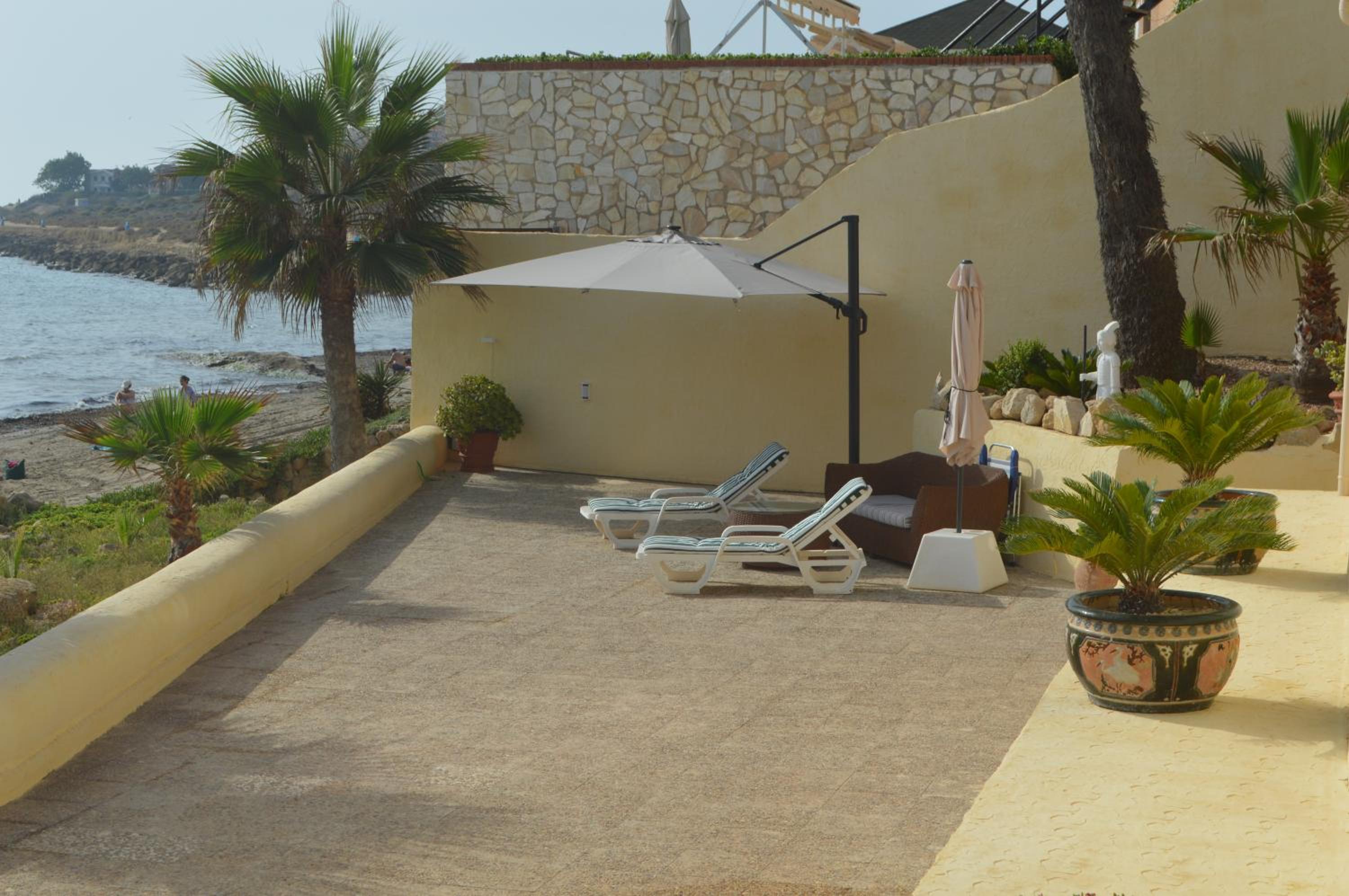 Espectacular Suite Privada a pie de playa y mar en CHALET ROQUETES