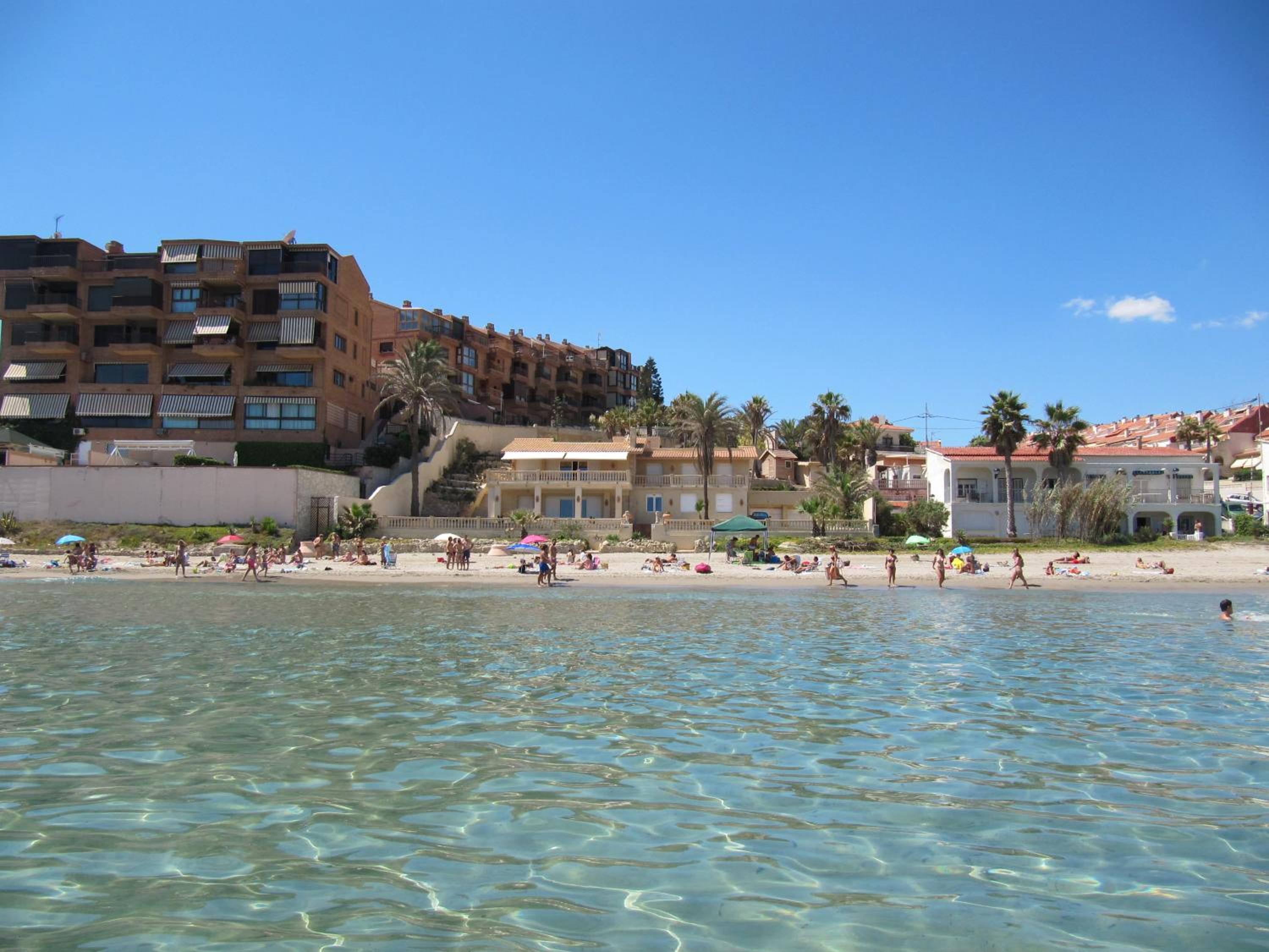 Espectacular Suite Privada a pie de playa y mar en CHALET ROQUETES