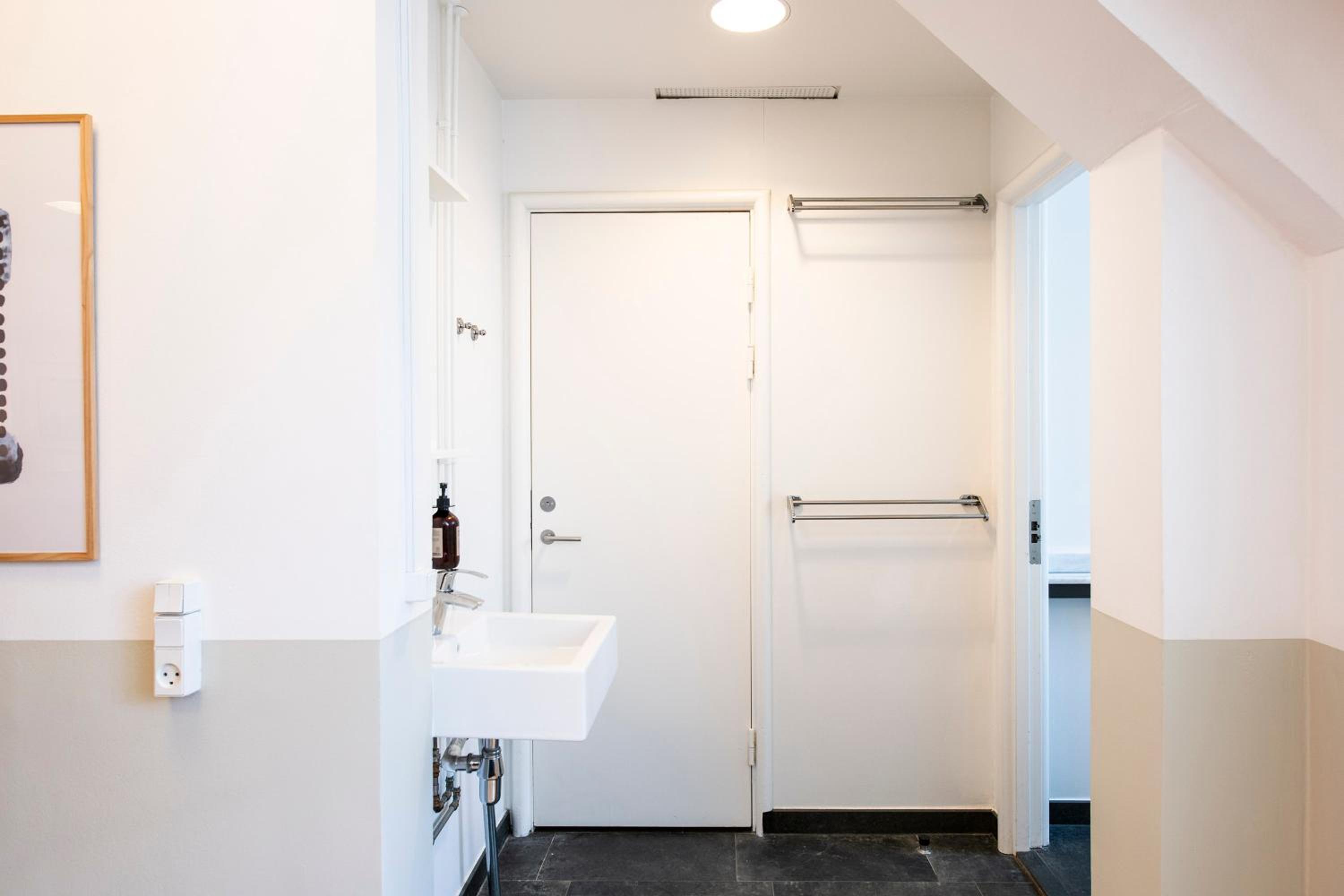 Kings Garden Penthouse - 4BR & 2Bath - by Daniel&Jacob's
