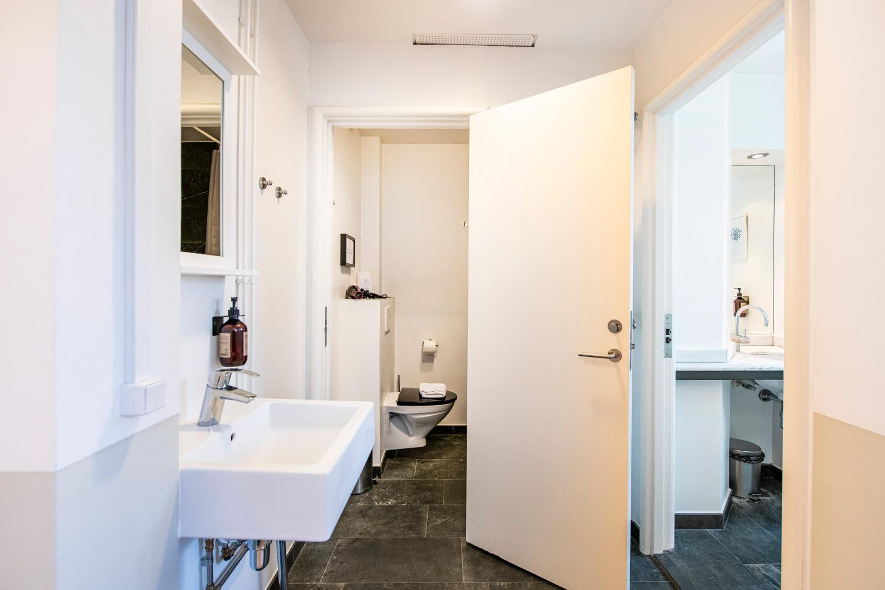 Kings Garden Penthouse - 4BR & 2Bath - by Daniel&Jacob's
