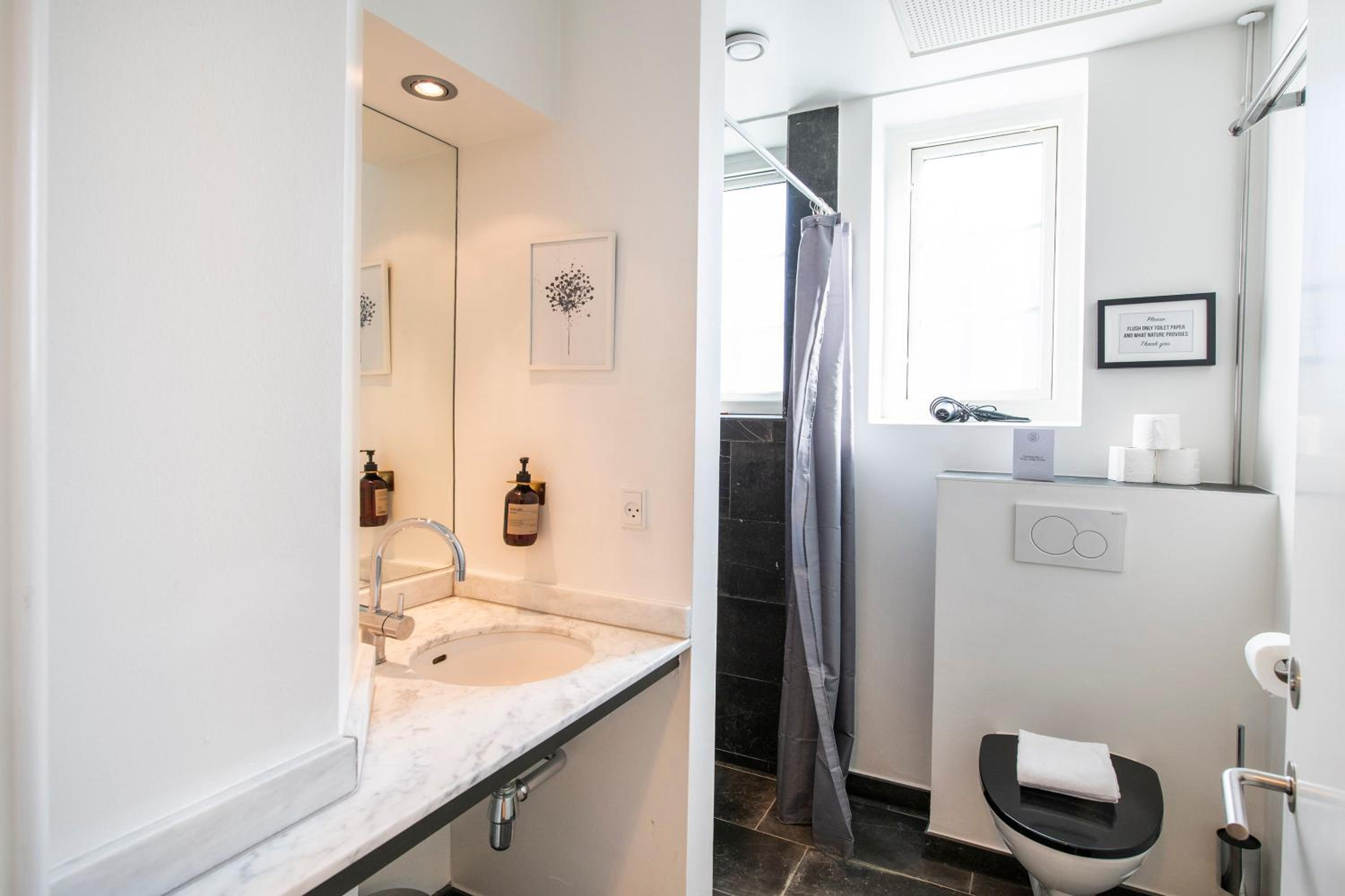 Kings Garden Penthouse - 4BR & 2Bath - by Daniel&Jacob's