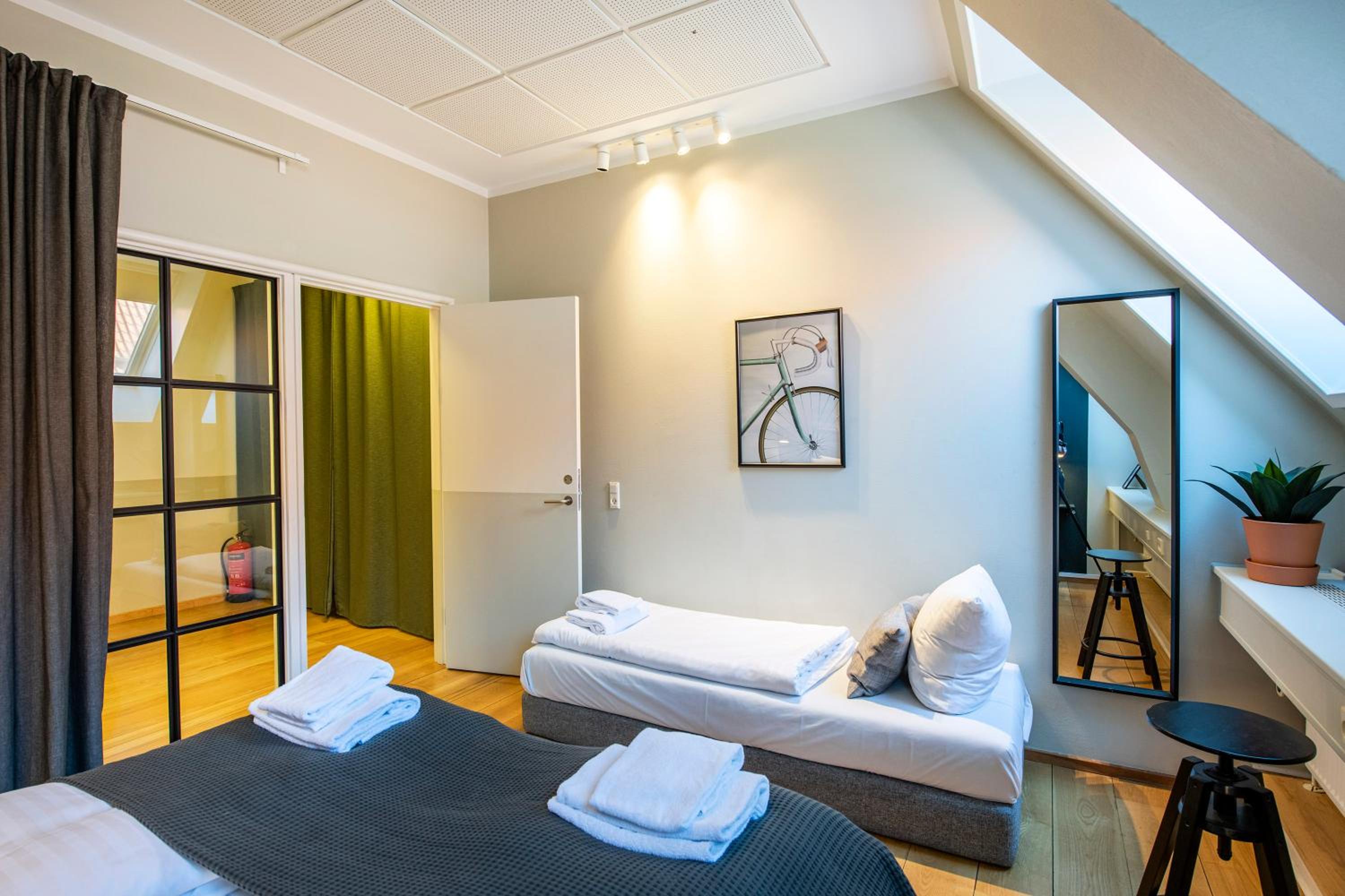 Kings Garden Penthouse - 4BR & 2Bath - by Daniel&Jacob's