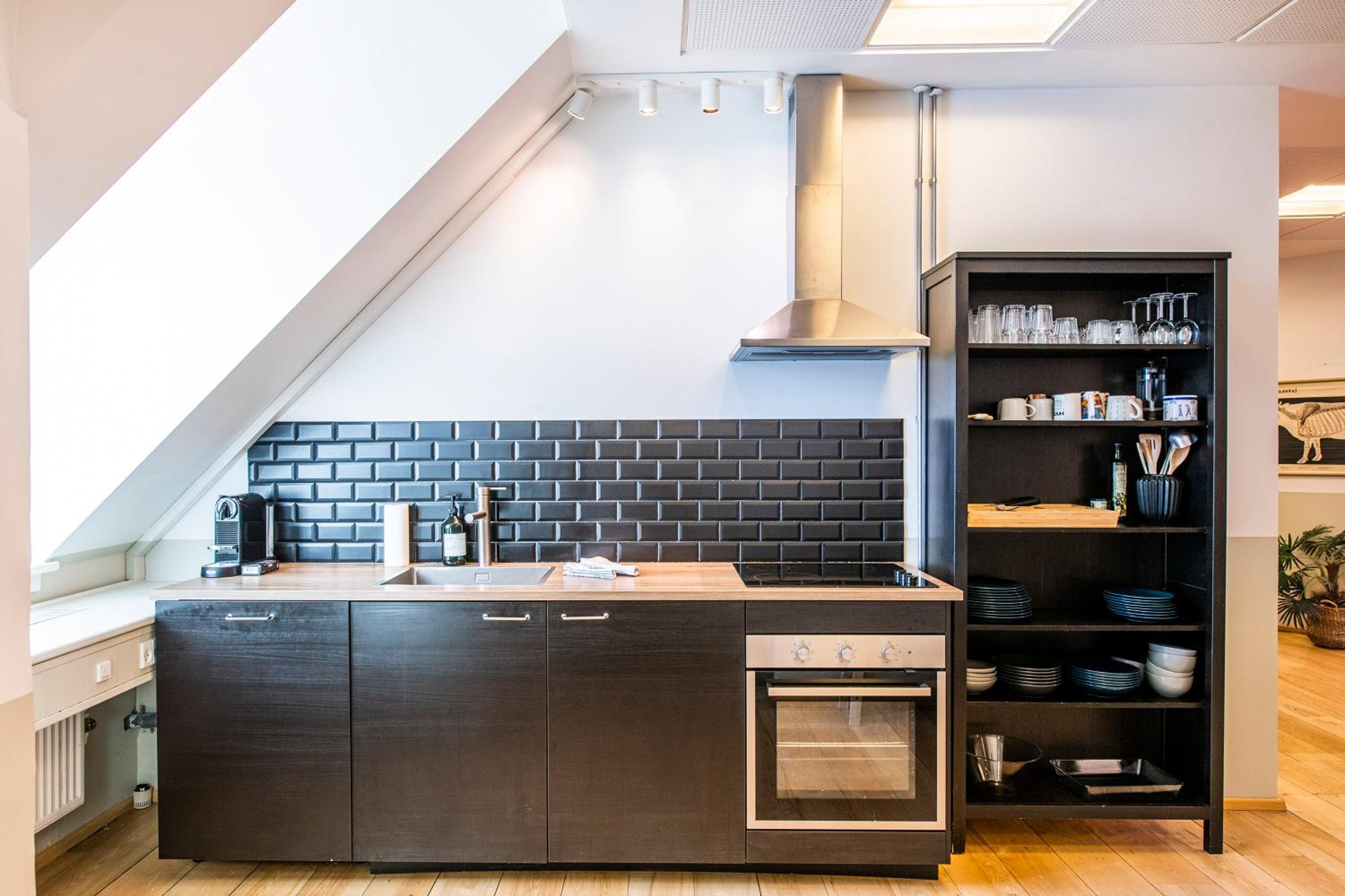 Kings Garden Penthouse - 4BR & 2Bath - by Daniel&Jacob's