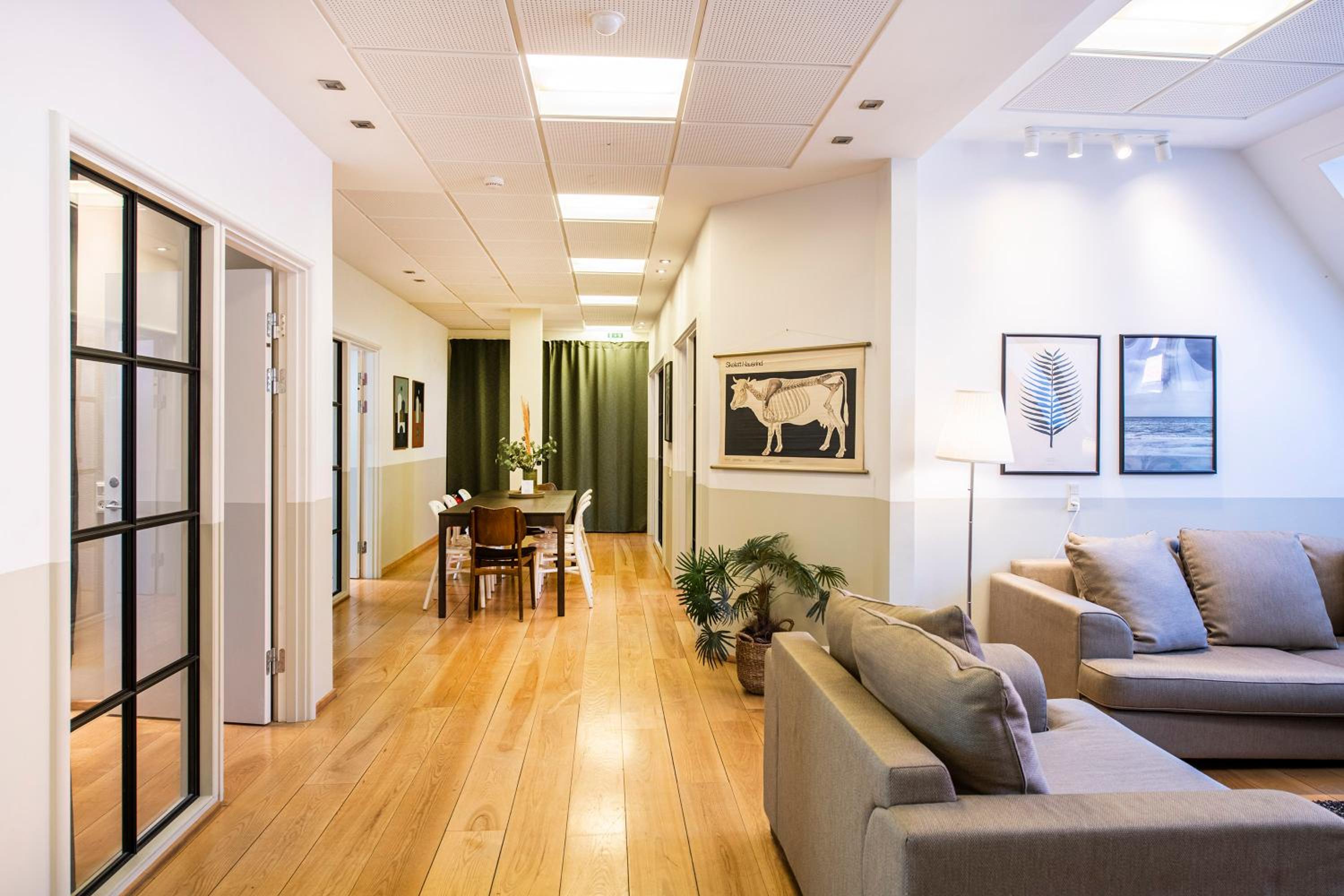 Kings Garden Penthouse - 4BR & 2Bath - by Daniel&Jacob's