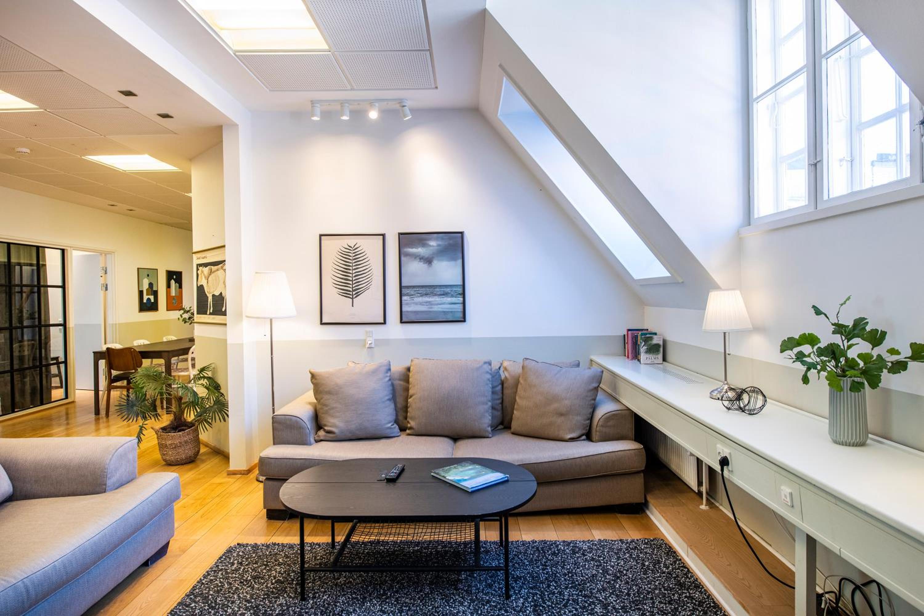 Kings Garden Penthouse - 4BR & 2Bath - by Daniel&Jacob's