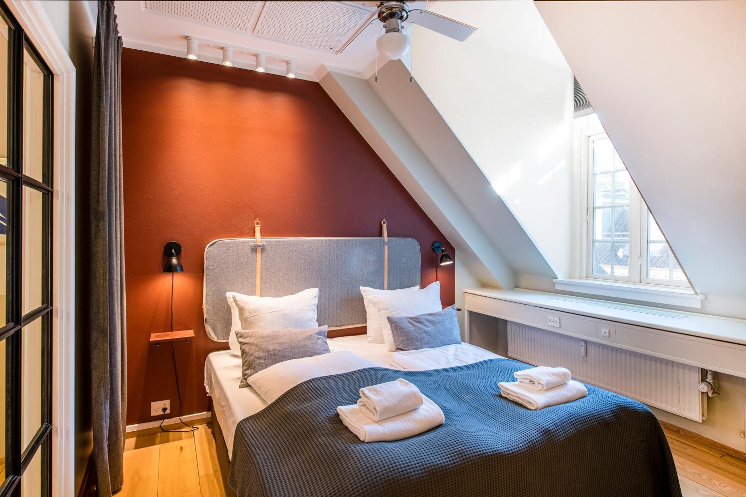Kings Garden Penthouse - 4BR & 2Bath - by Daniel&Jacob's