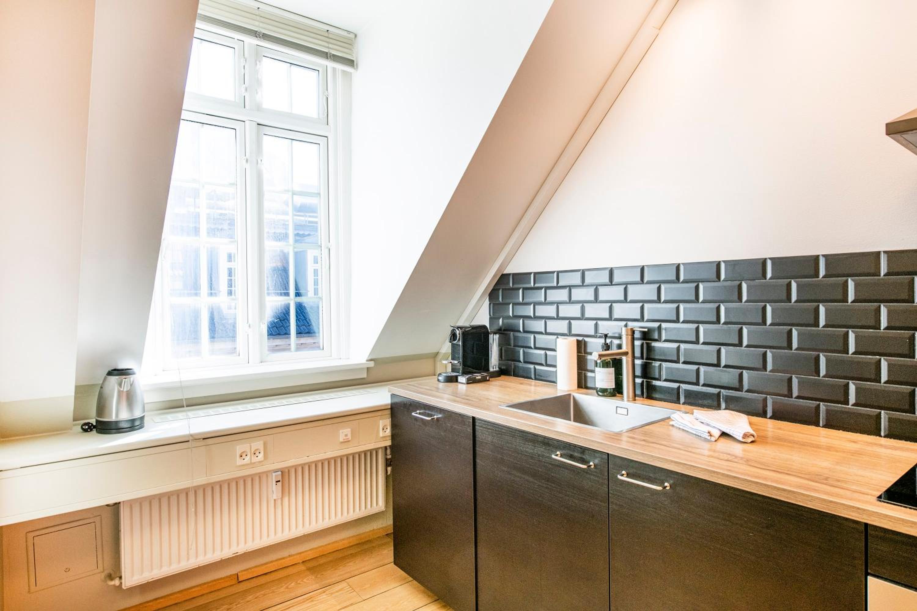 Kings Garden Penthouse - 4BR & 2Bath - by Daniel&Jacob's