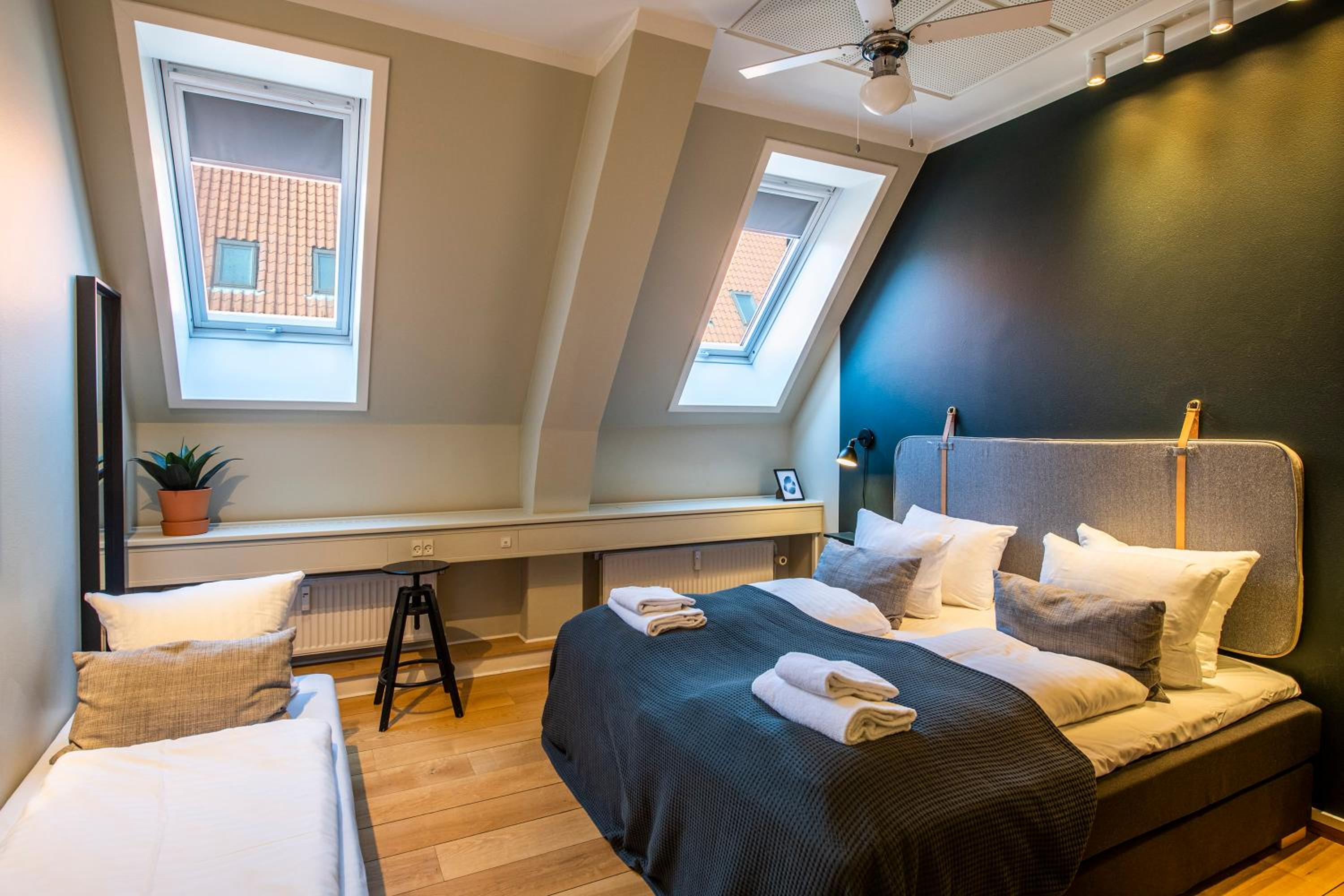 Kings Garden Penthouse - 4BR & 2Bath - by Daniel&Jacob's