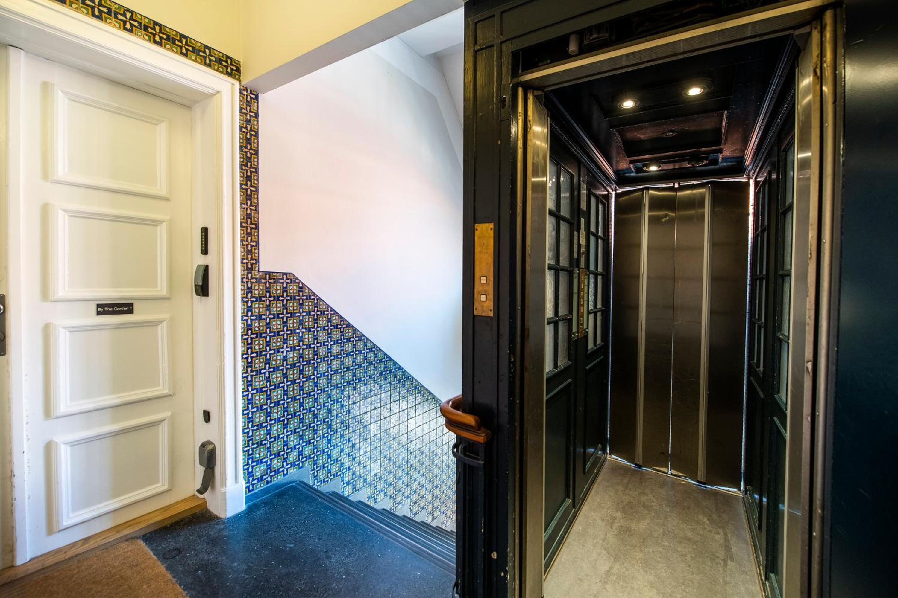 Kings Garden Penthouse - 4BR & 2Bath - by Daniel&Jacob's
