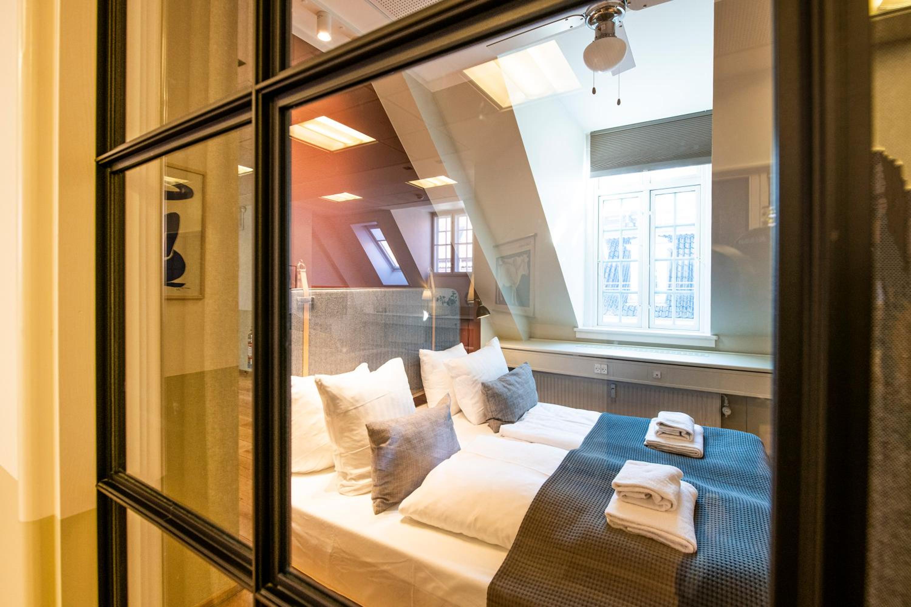Kings Garden Penthouse - 4BR & 2Bath - by Daniel&Jacob's