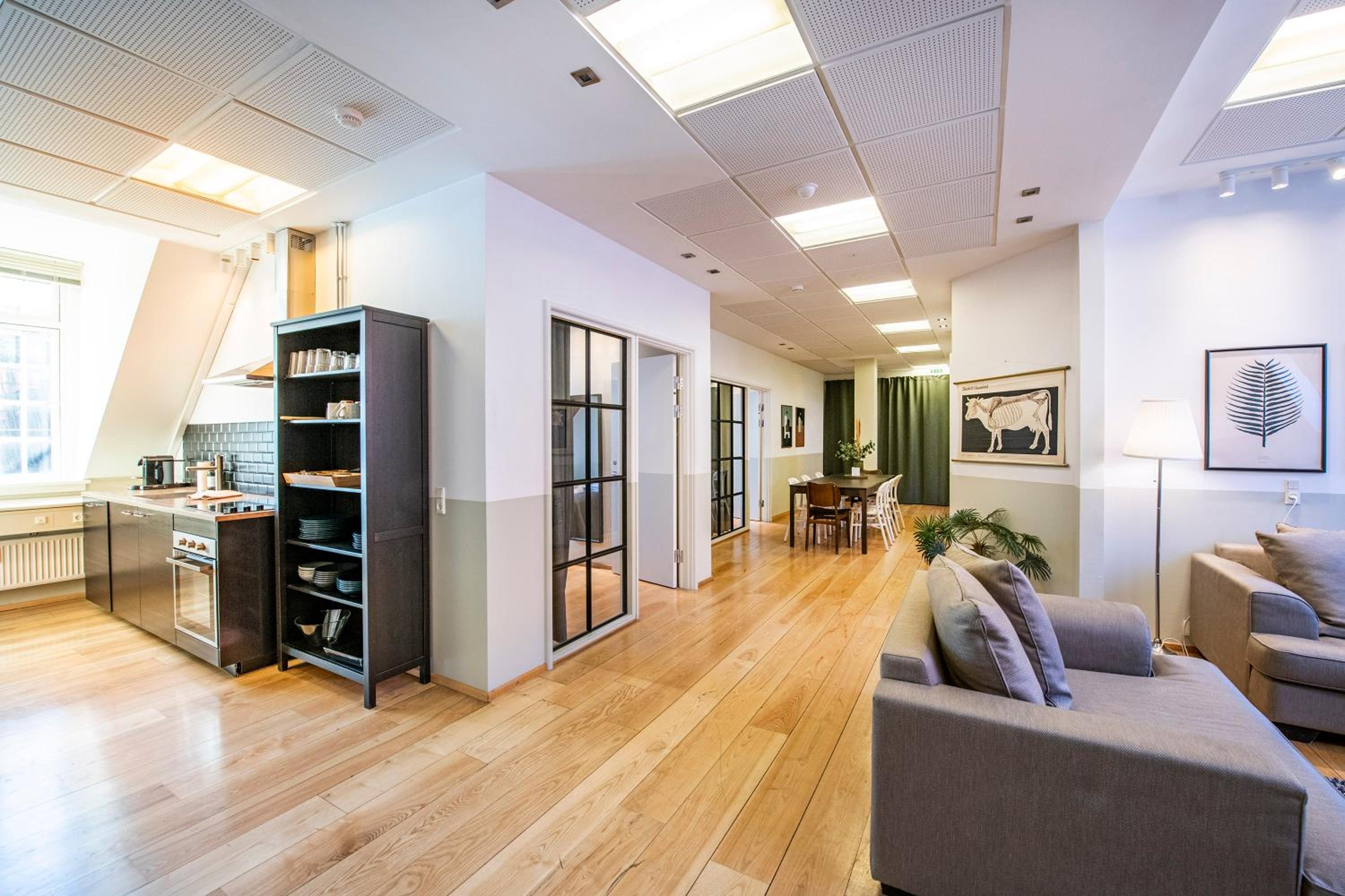 Kings Garden Penthouse - 4BR & 2Bath - by Daniel&Jacob's