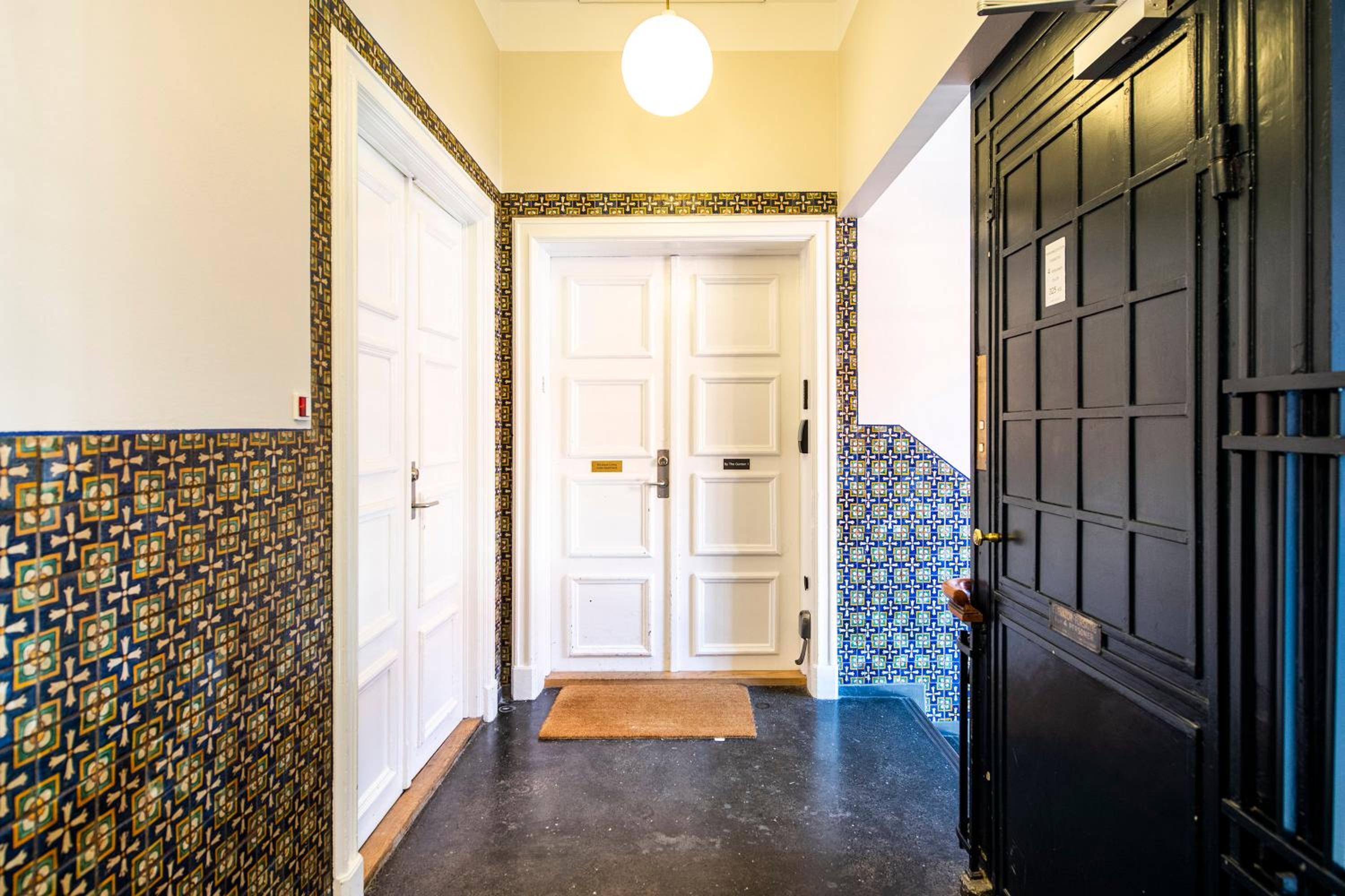 Kings Garden Penthouse - 4BR & 2Bath - by Daniel&Jacob's