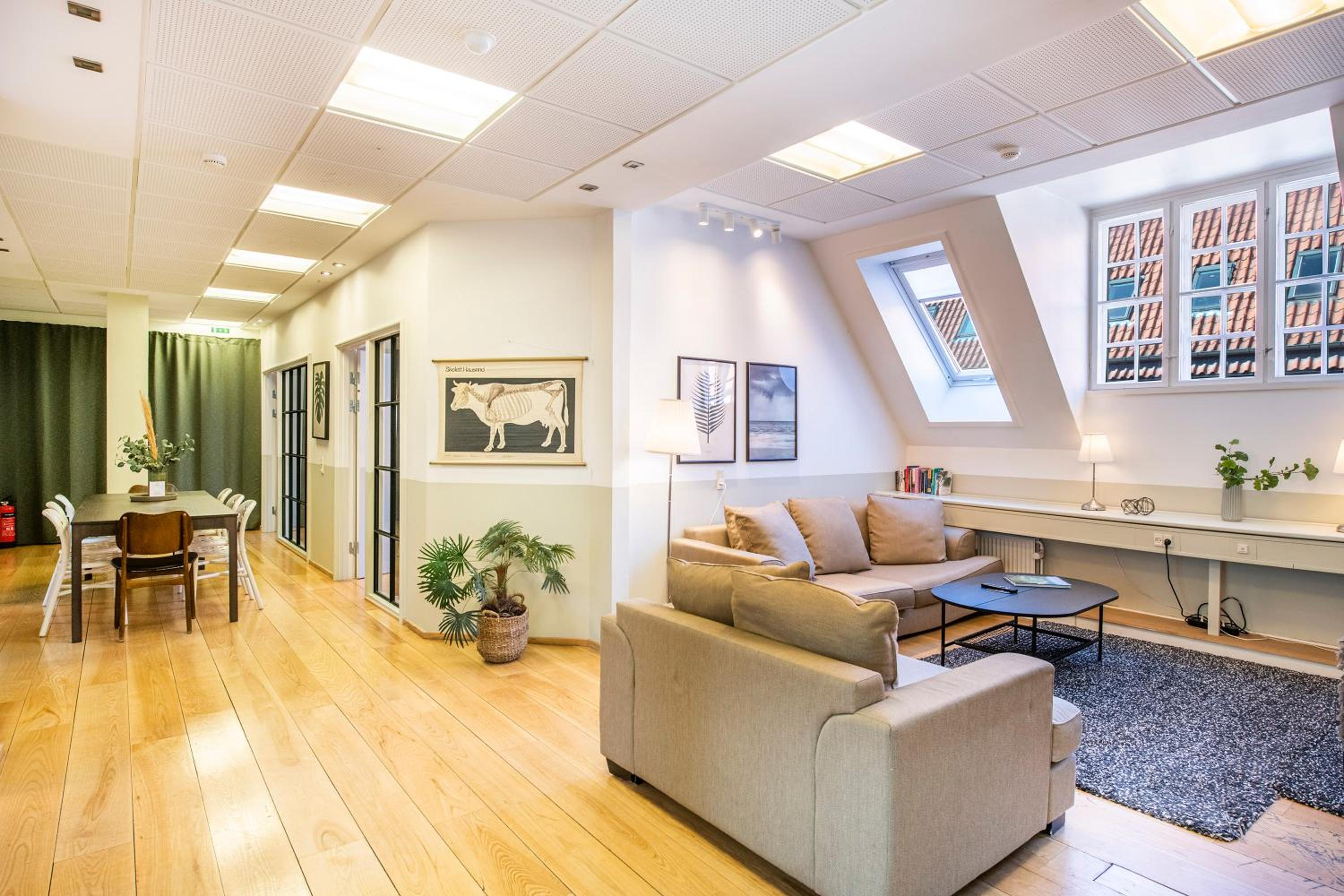 Kings Garden Penthouse - 4BR & 2Bath - by Daniel&Jacob's