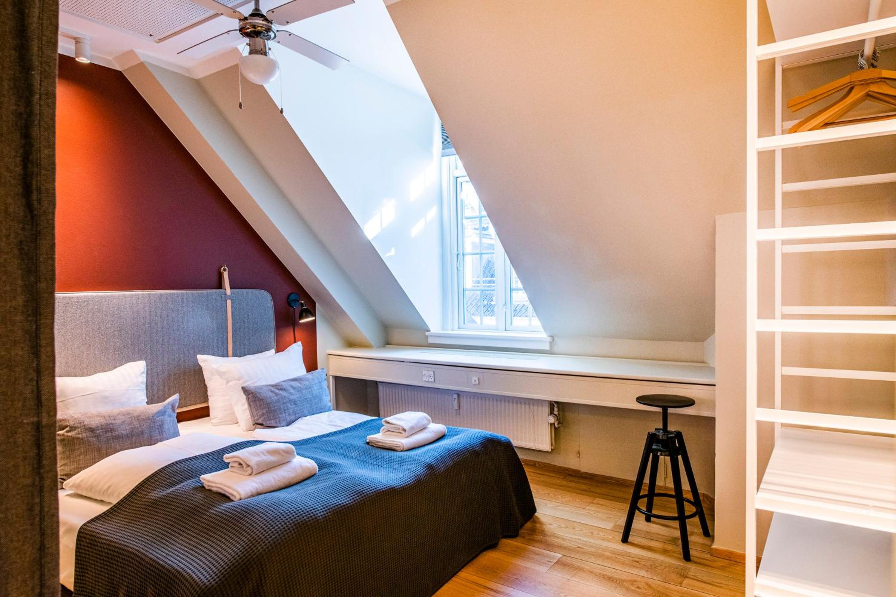 Kings Garden Penthouse - 4BR & 2Bath - by Daniel&Jacob's
