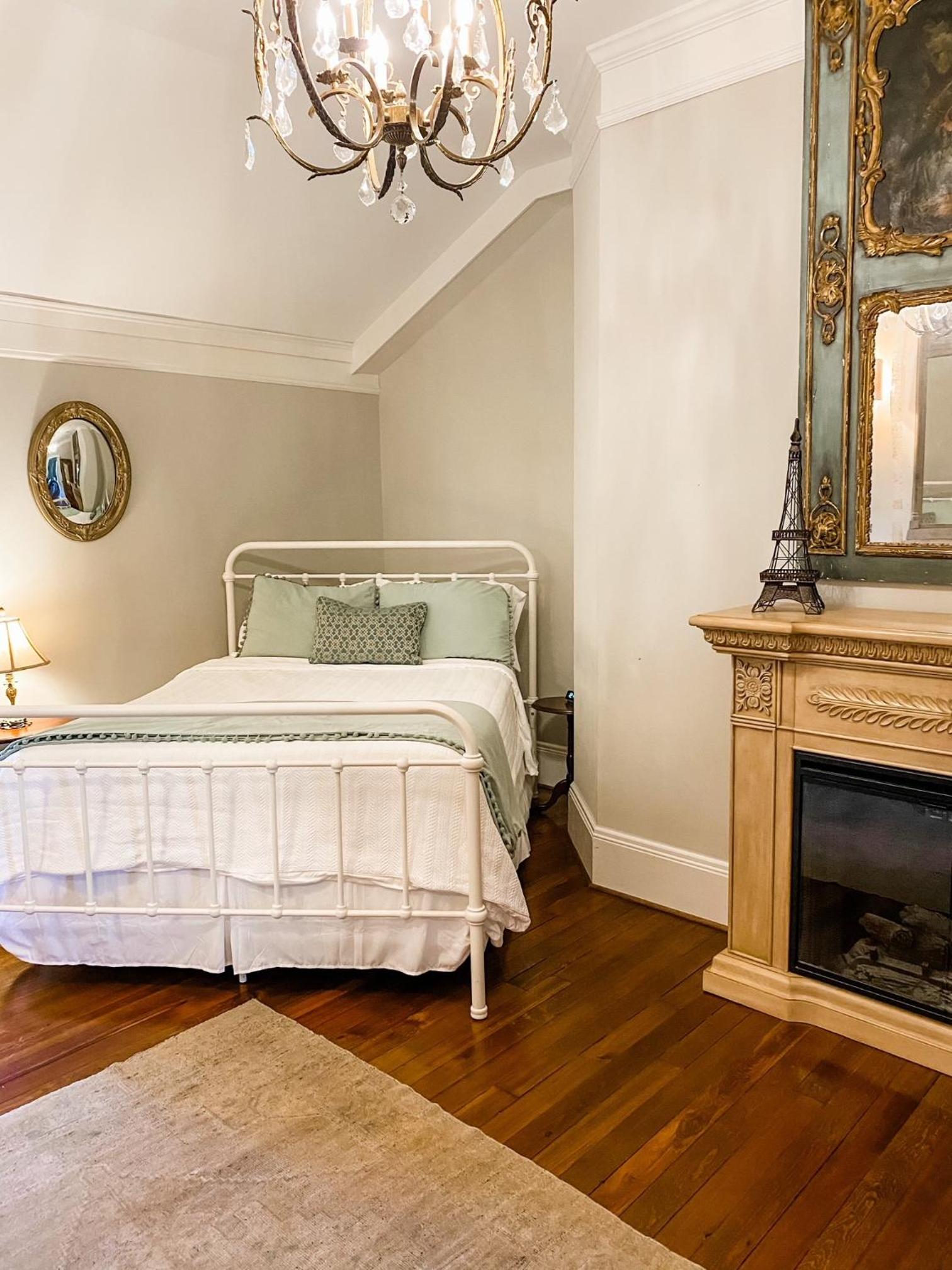 The Twelve Oaks Bed & Breakfast
