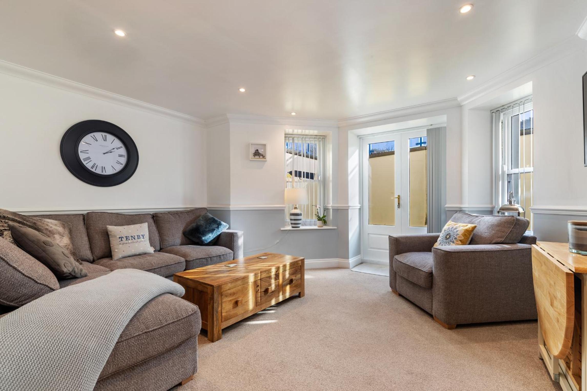 3 South Beach Court - Cosy Seafront Apartment view 3