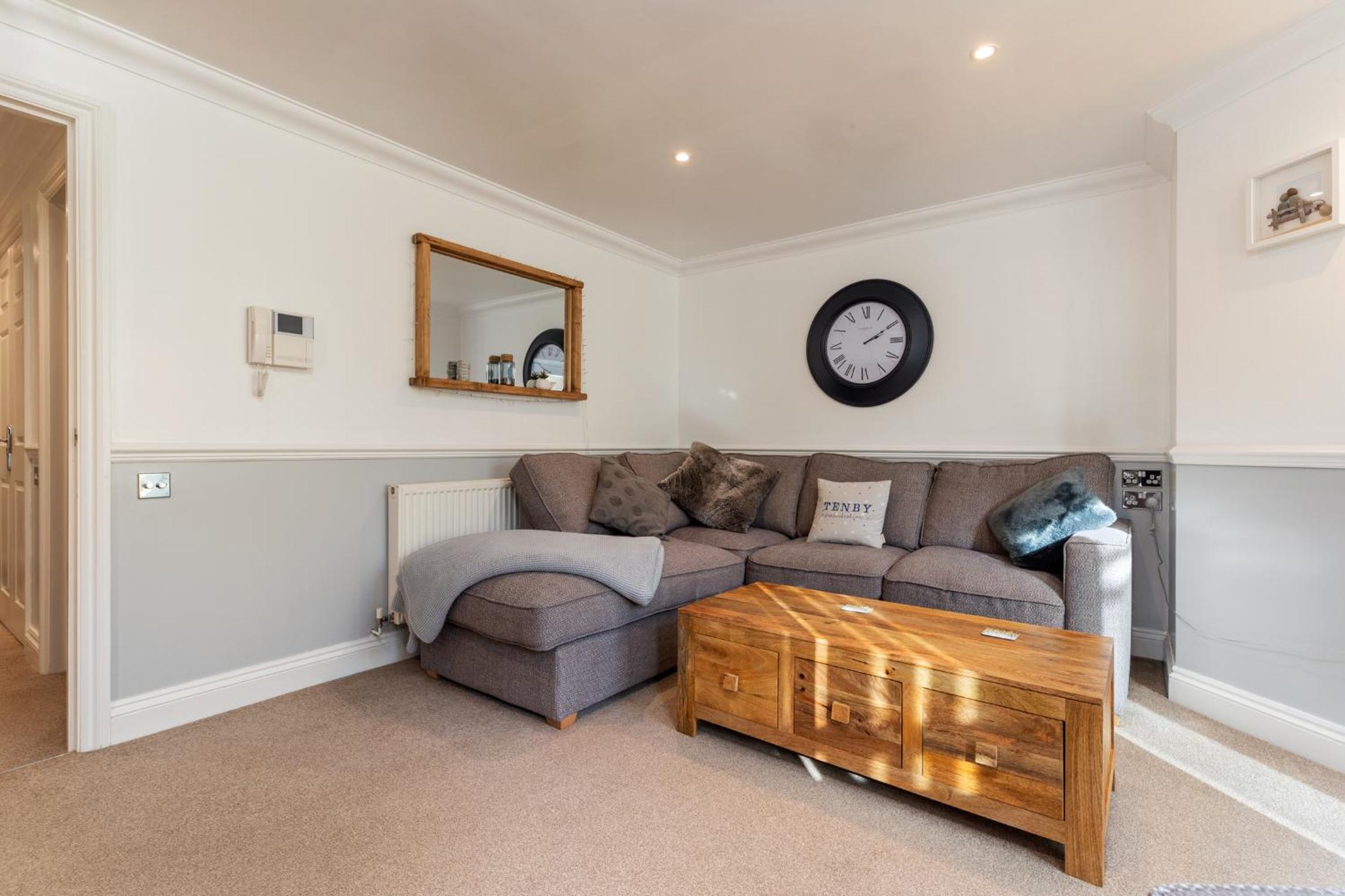 3 South Beach Court - Cosy Seafront Apartment view 5