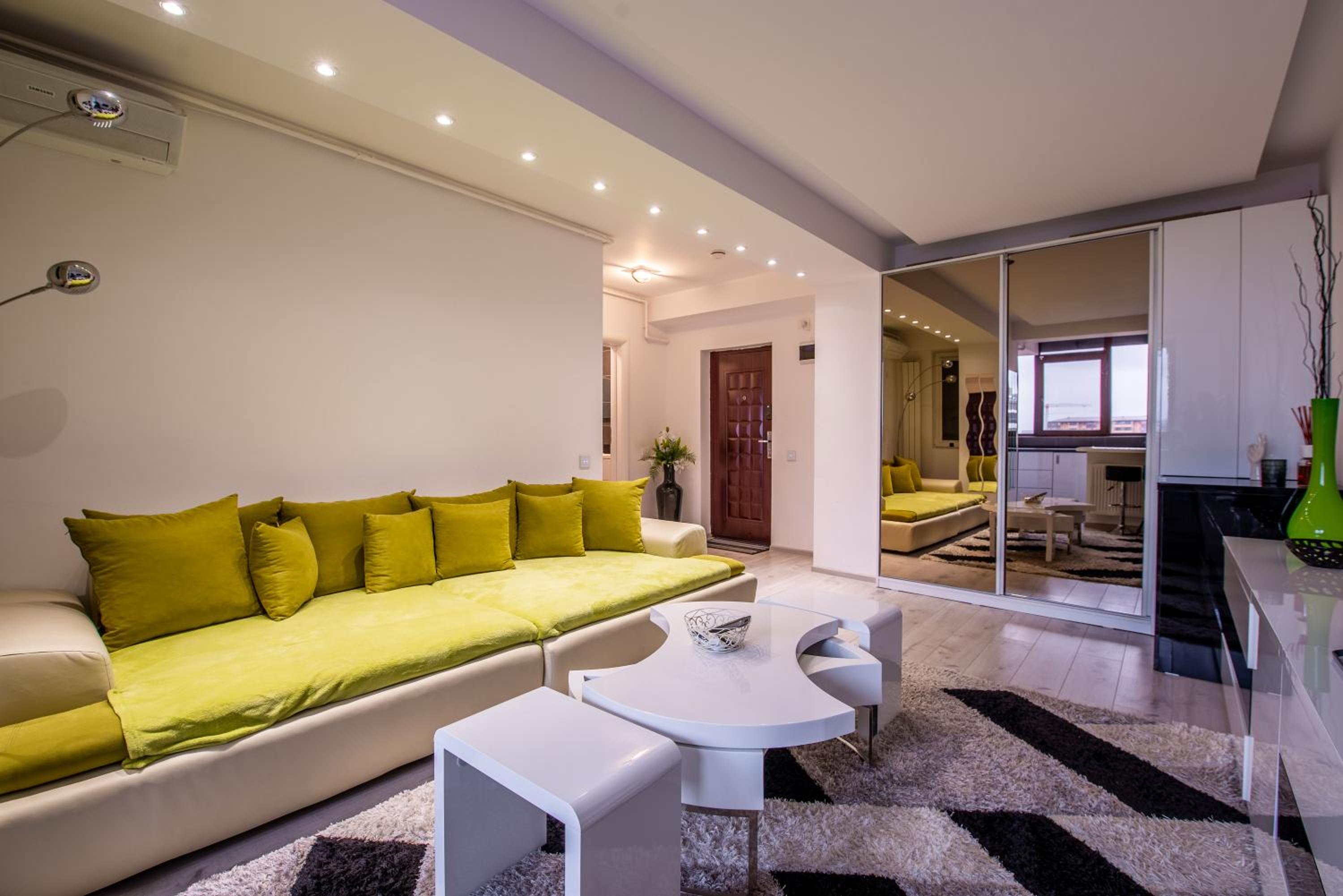 3 Room Luxury Residence Militari M2+3 view 3