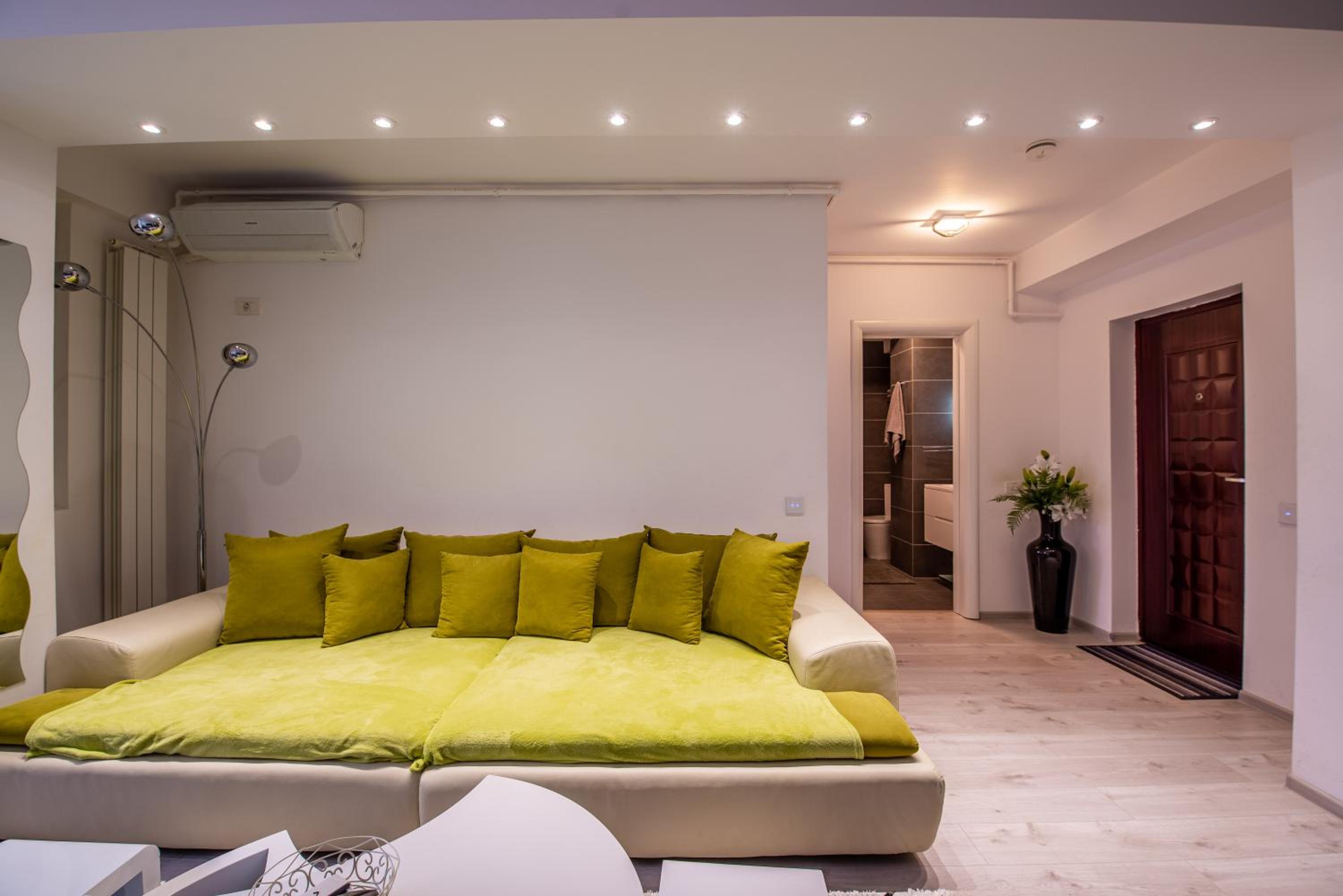 3 Room Luxury Residence Militari M2+3 view 5