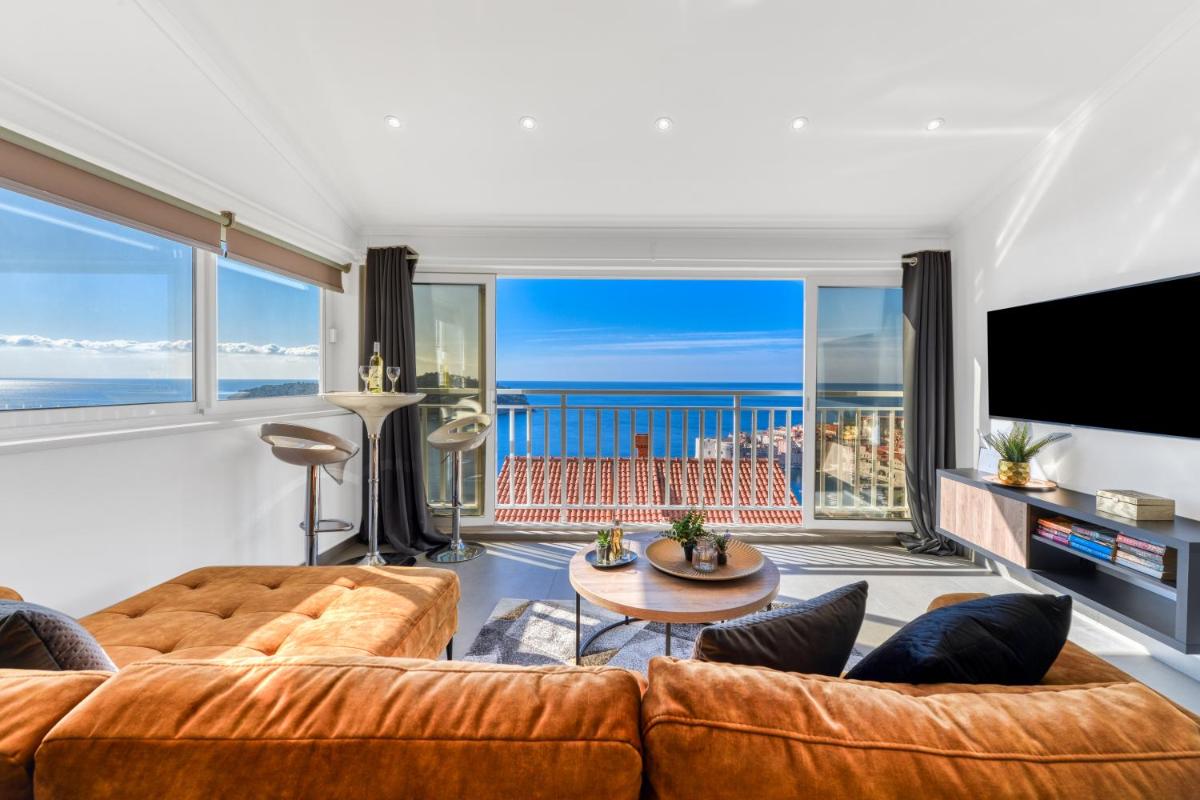 Hotel Portolan's Amazing Sea & Old Town View - Image 1