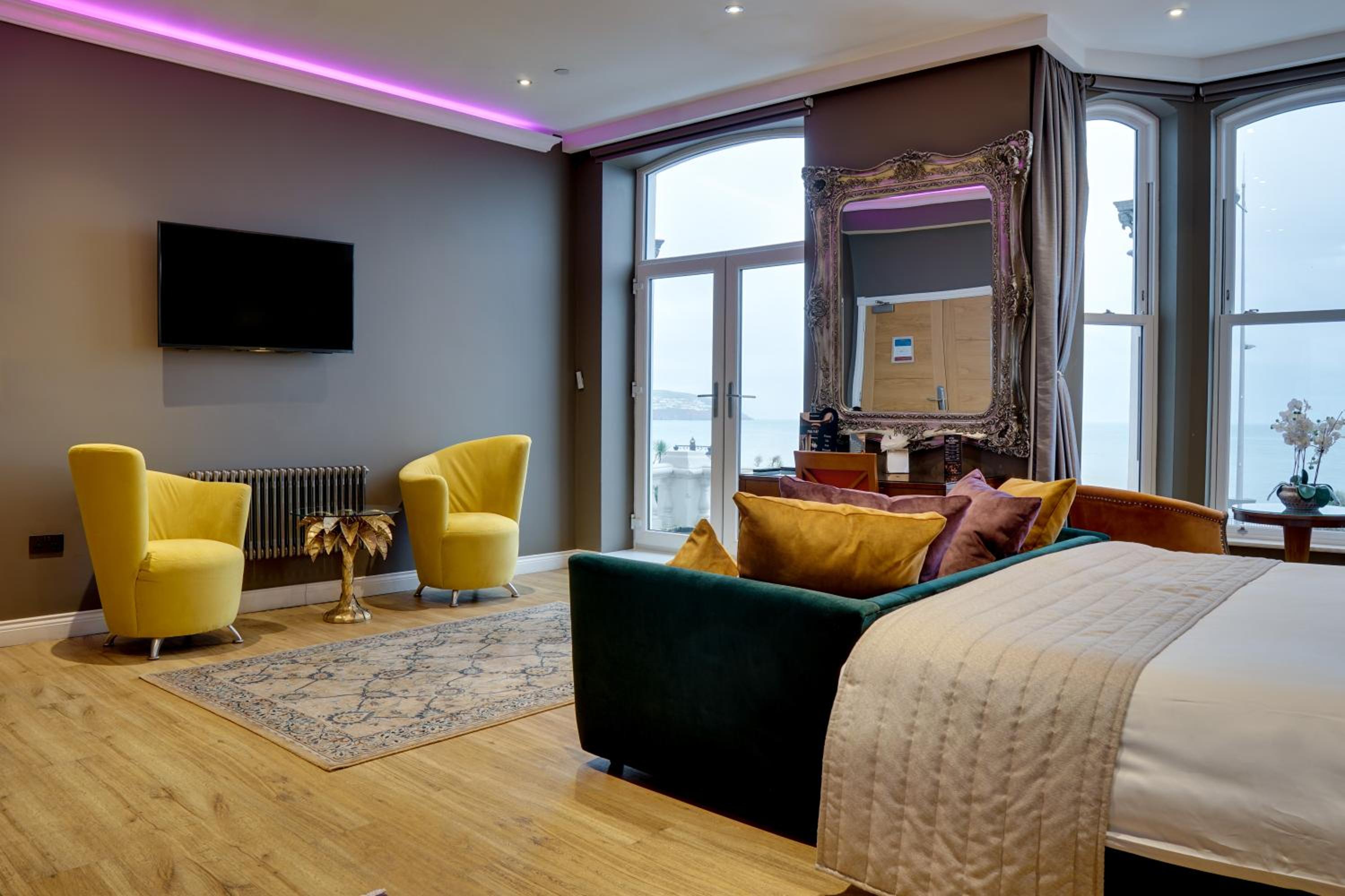 Douglas Vacations - Halvard Hotel - Property Image 2