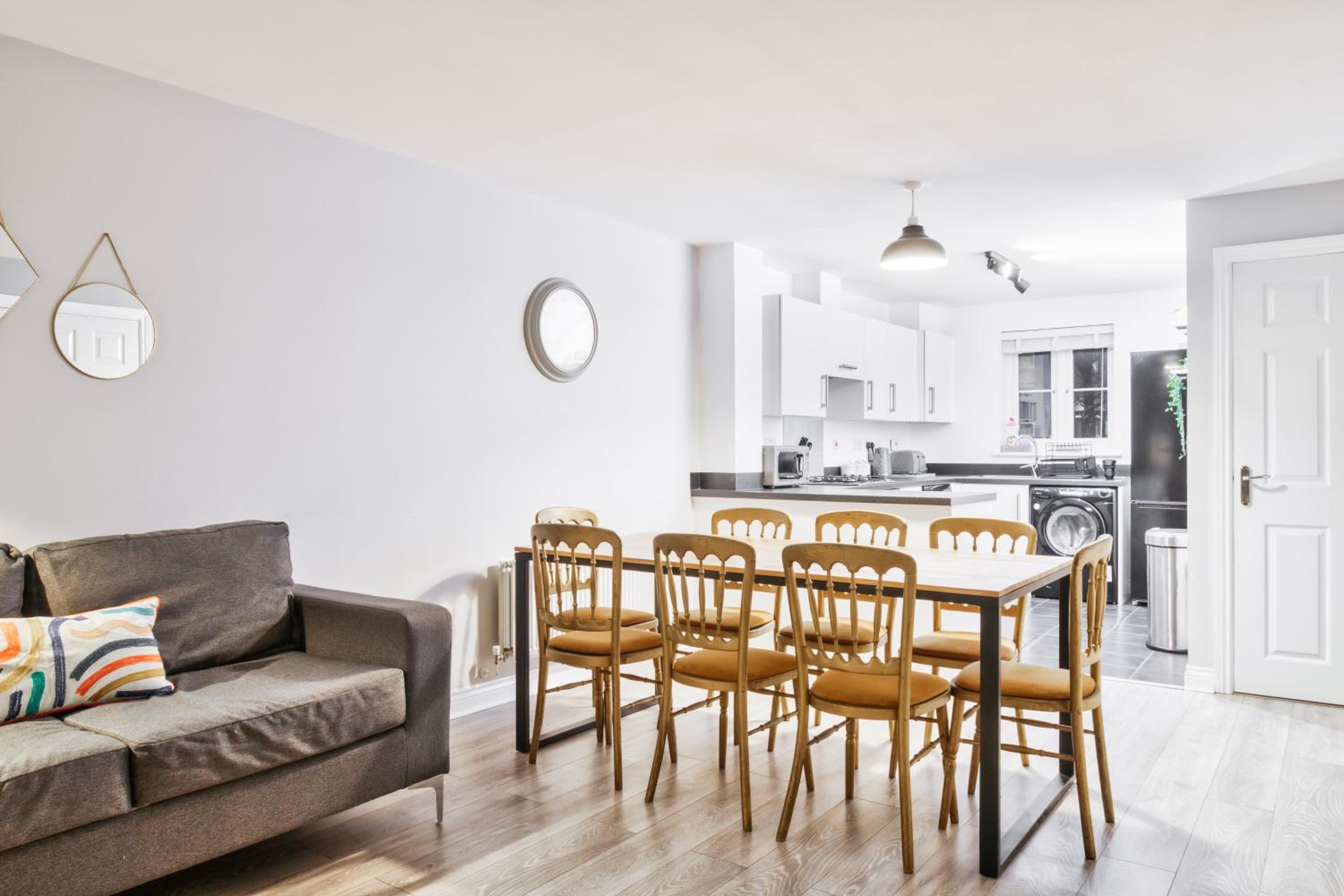5 Bed House in Gloucester view 5