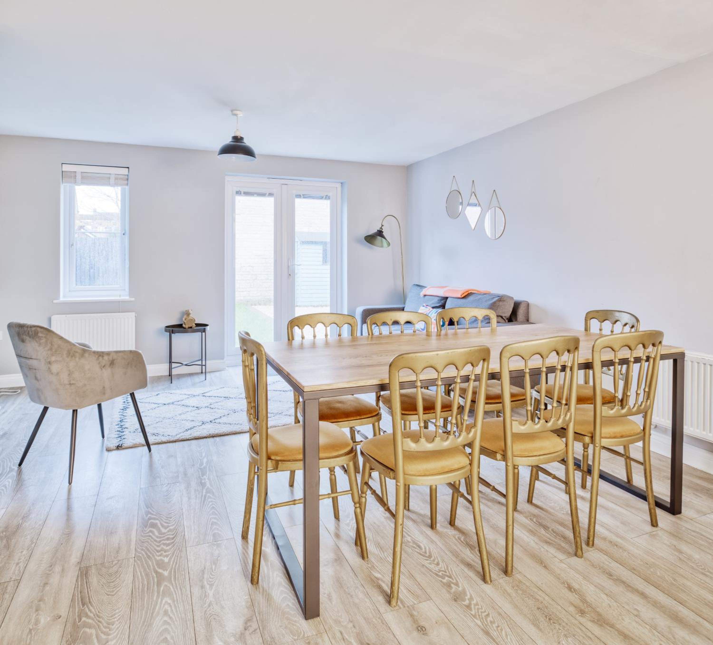 5 Bed House in Gloucester view 4
