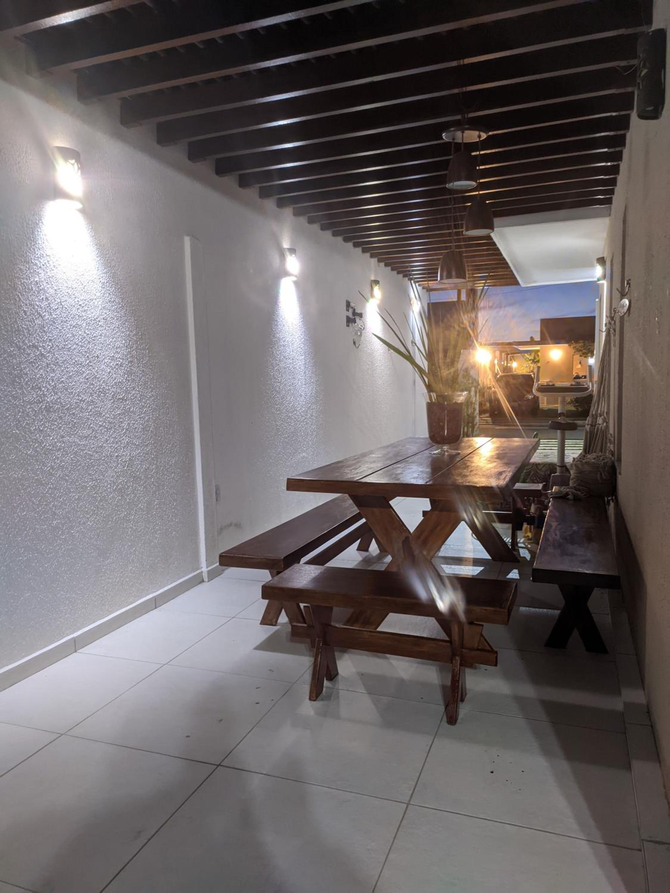 Linda Casa com Piscina em Condomínio Fechado na Praia do Francês